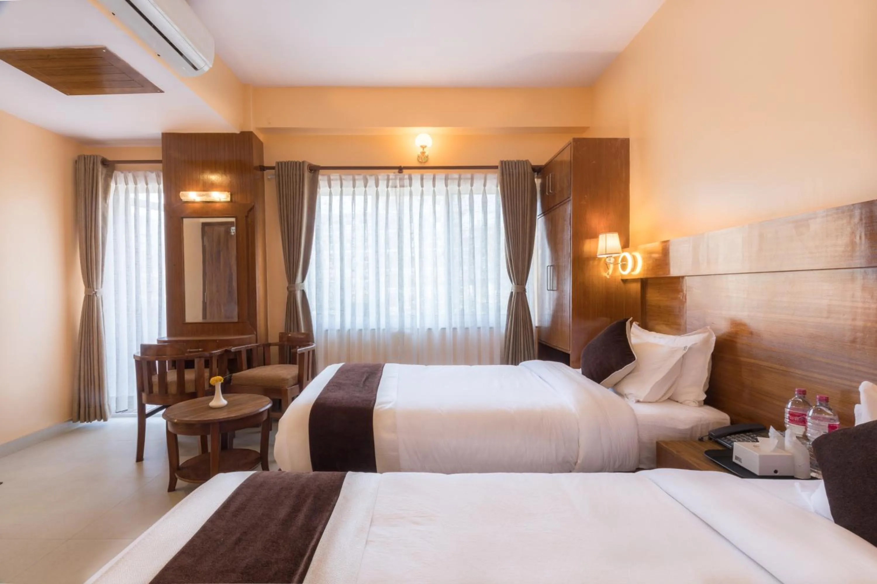 Photo of the whole room, Bed in Hotel Lake Shore