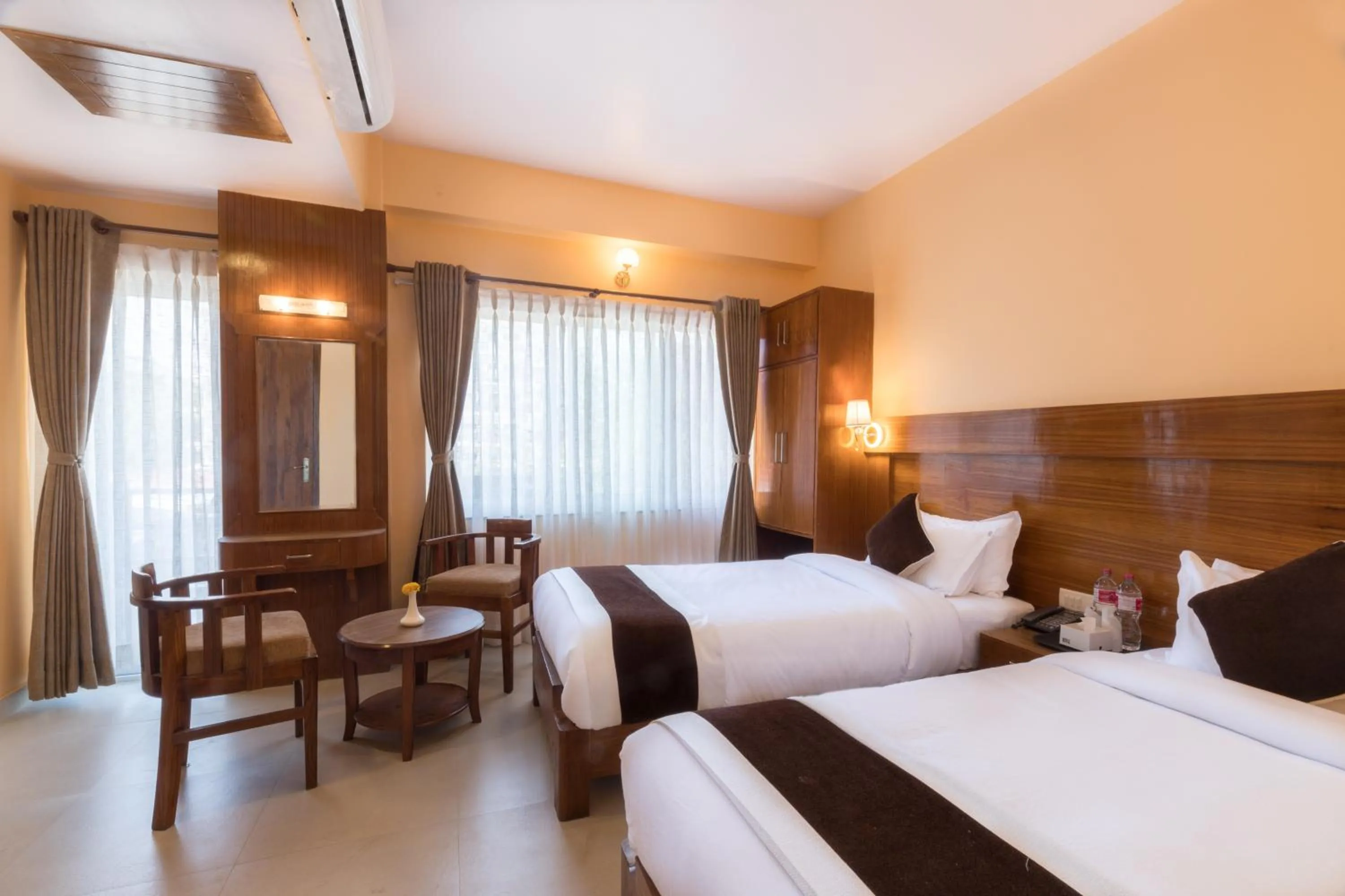 Photo of the whole room, Bed in Hotel Lake Shore