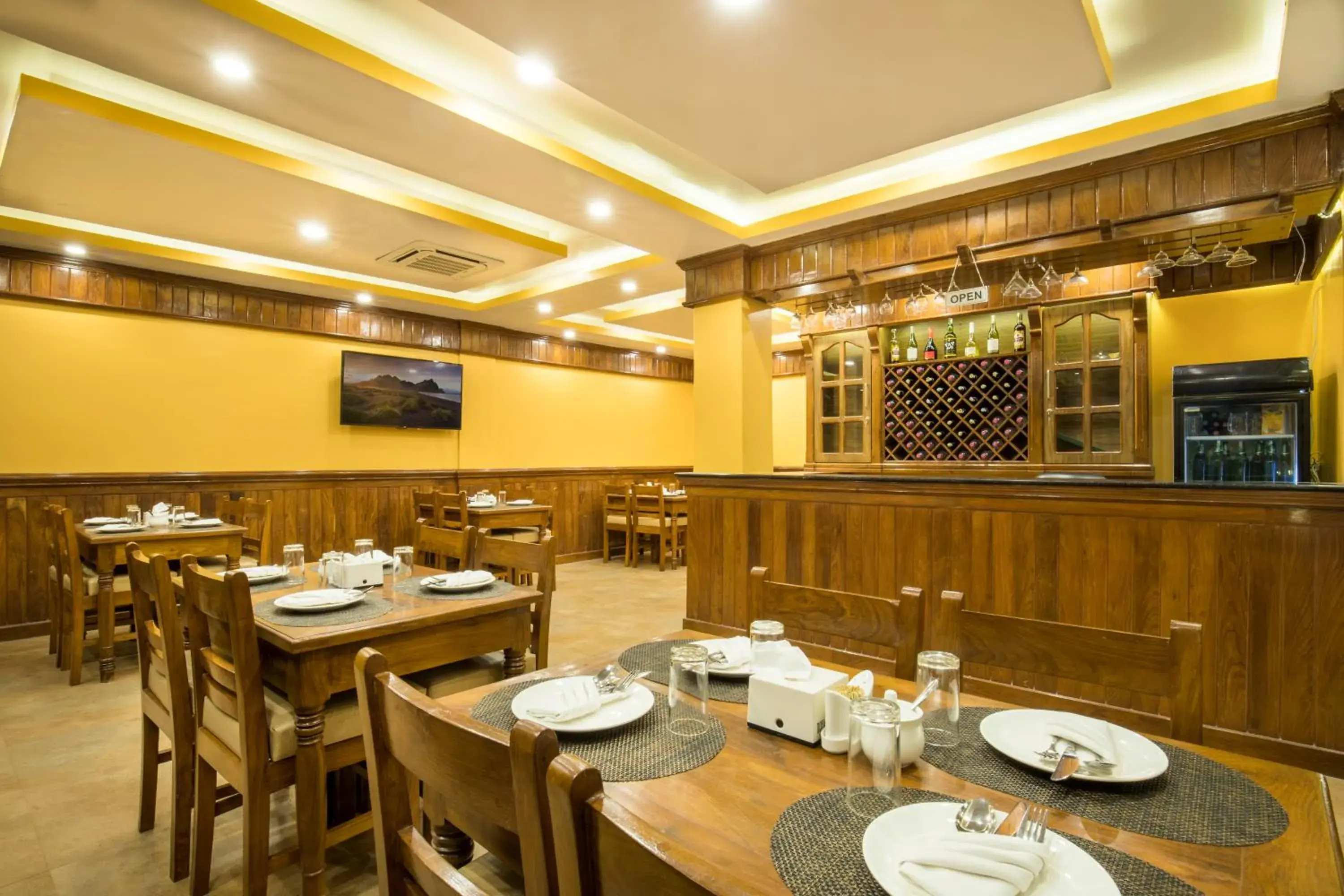 Restaurant/places to eat in Hotel Lake Shore Restaurant/places to eat in Hotel Lake Shore