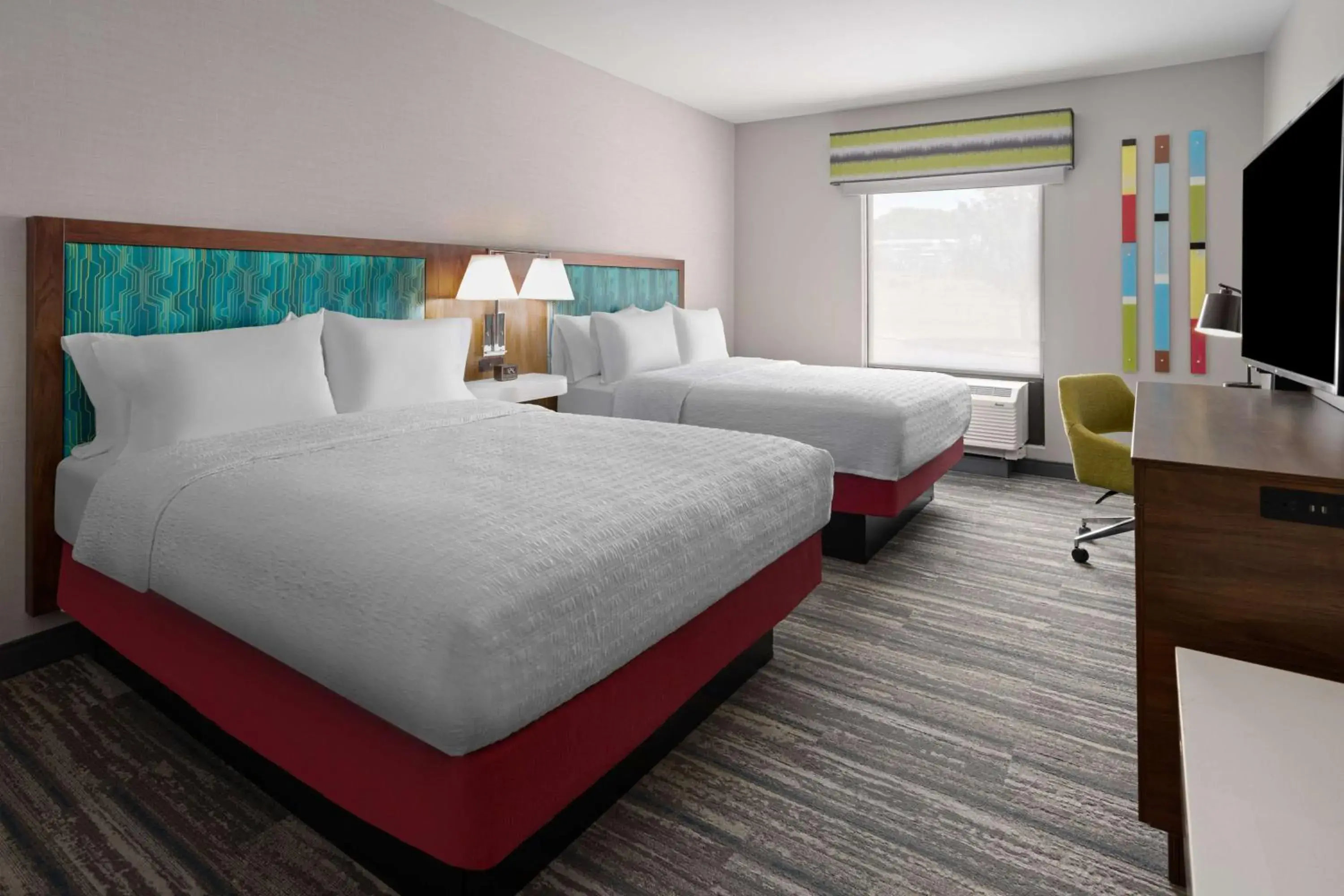 Bed in Hampton Inn Cleveland-Airport/Tiedeman Road Bed in Hampton Inn Cleveland-Airport/Tiedeman Road