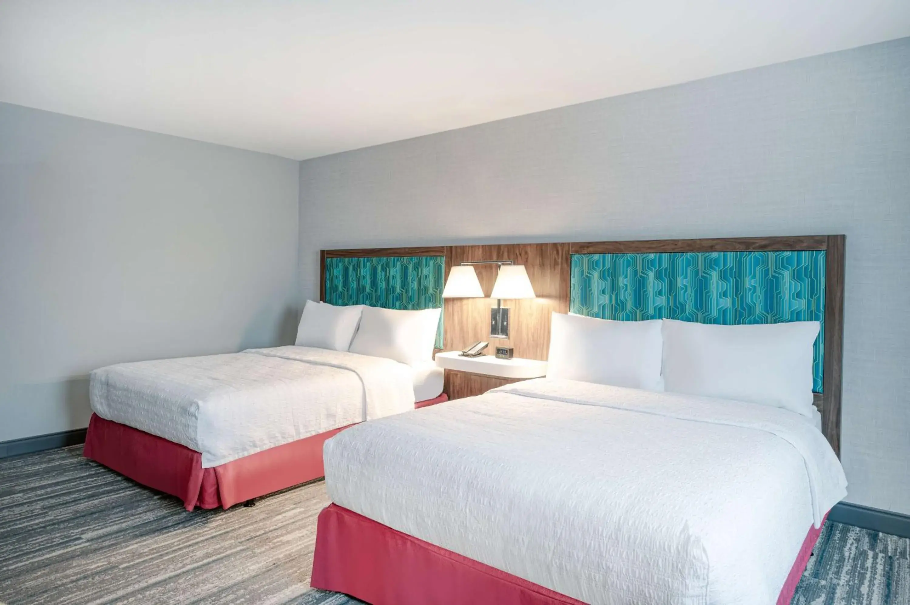 Bed in Hampton Inn Cleveland-Airport/Tiedeman Road Bed in Hampton Inn Cleveland-Airport/Tiedeman Road