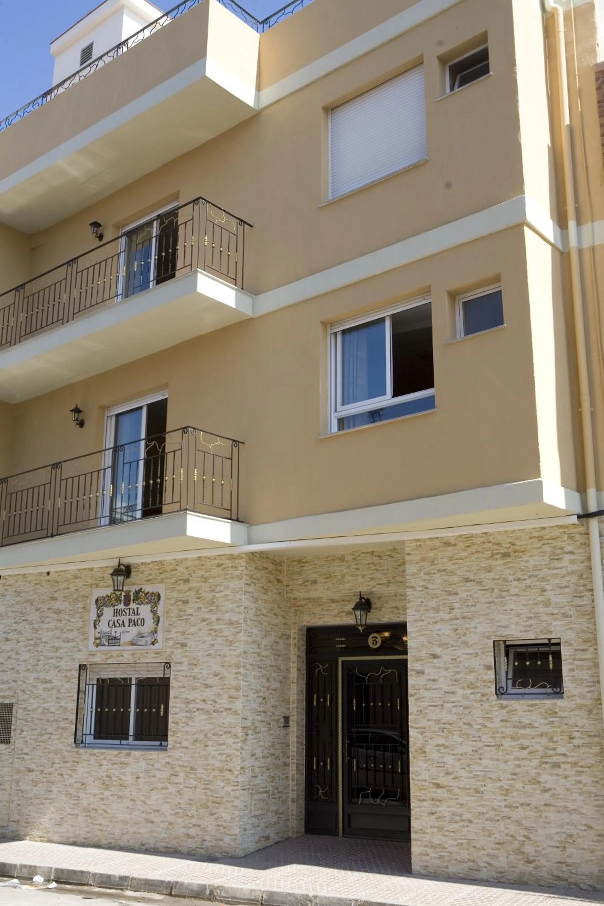 Facade/entrance in Hostal Casa Paco