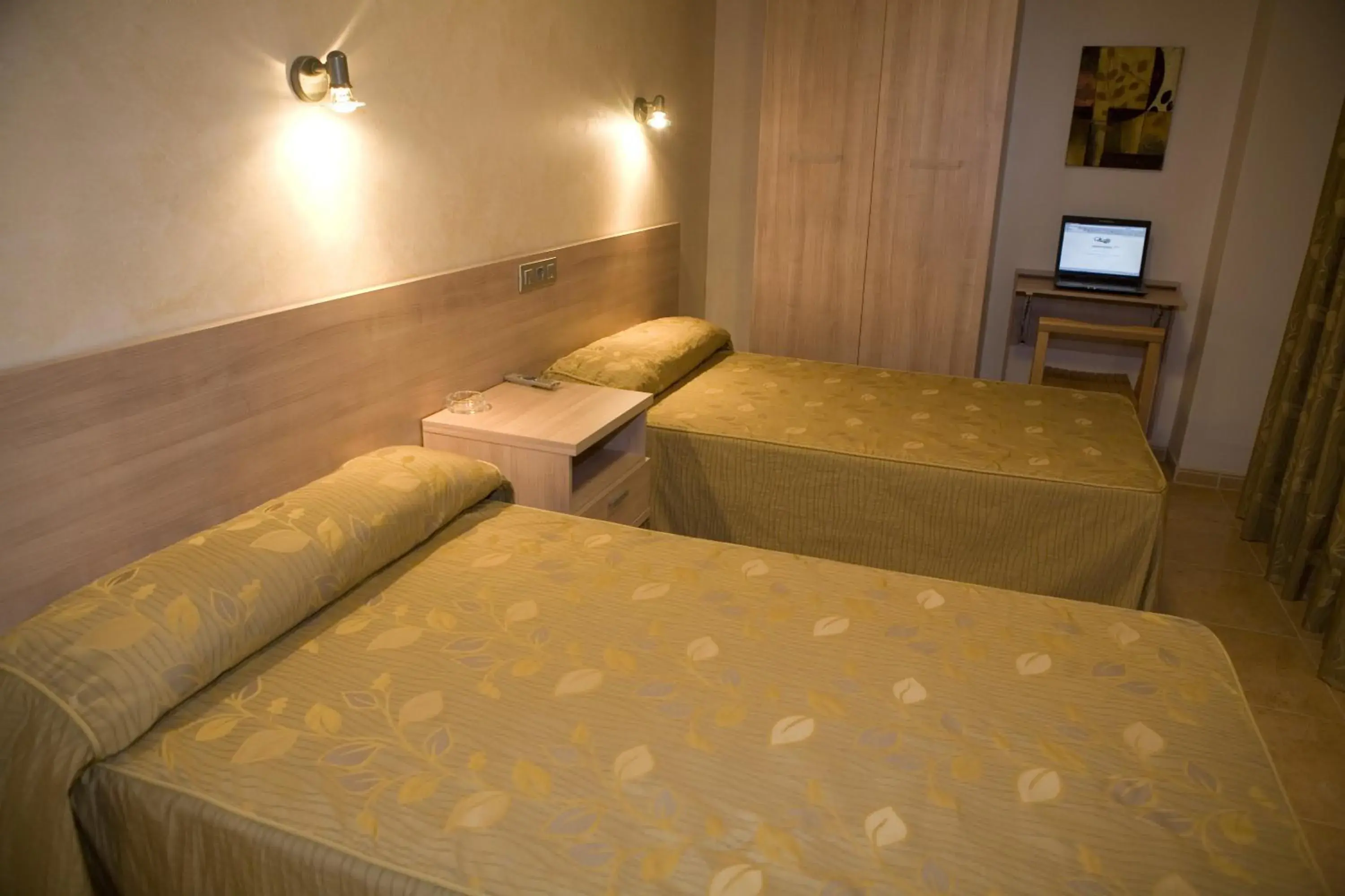 Double or Twin Room - single occupancy in Hostal Casa Paco Double or Twin Room - single occupancy in Hostal Casa Paco