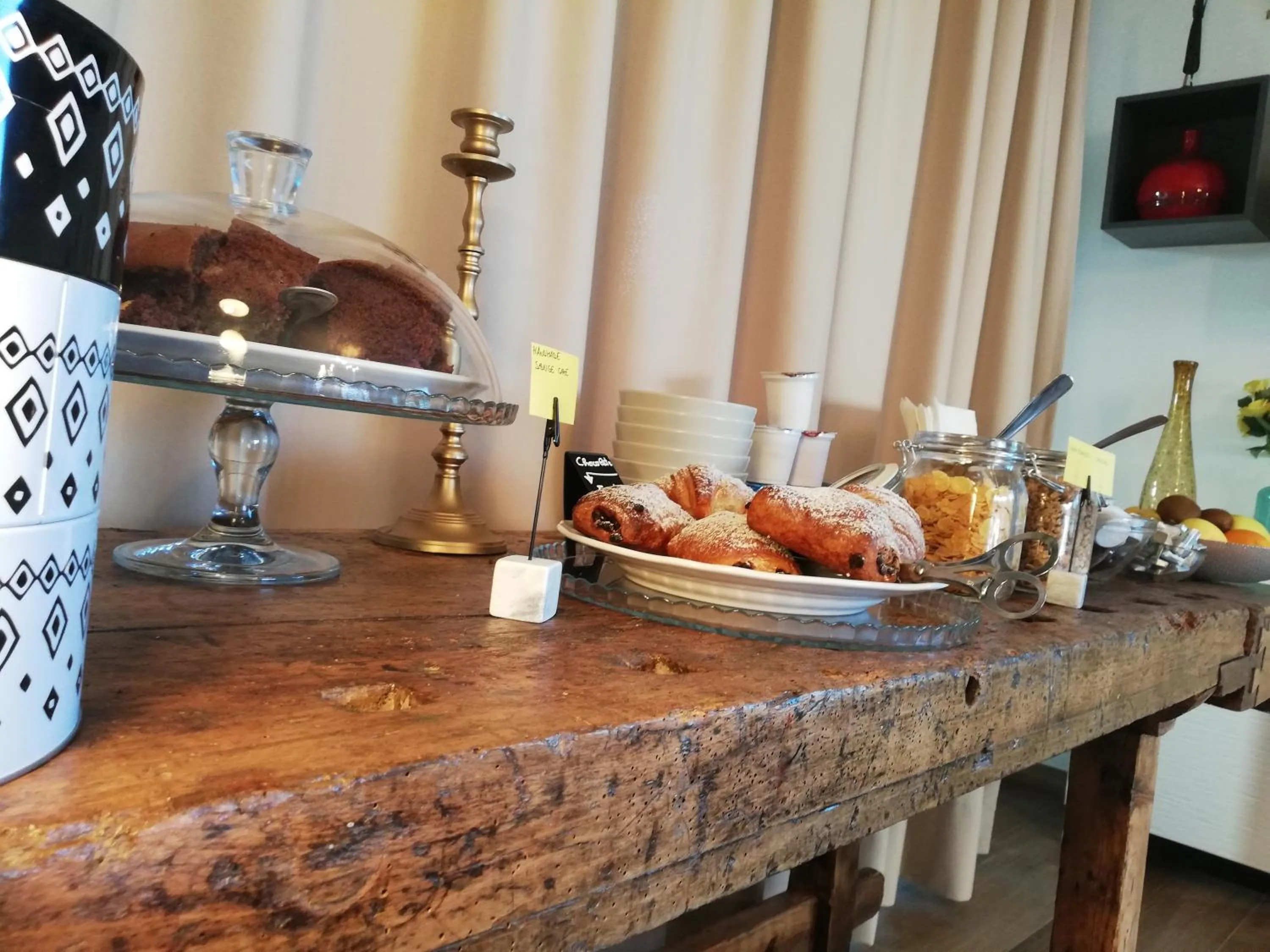 Food and drinks in B&B Villa Pelèr