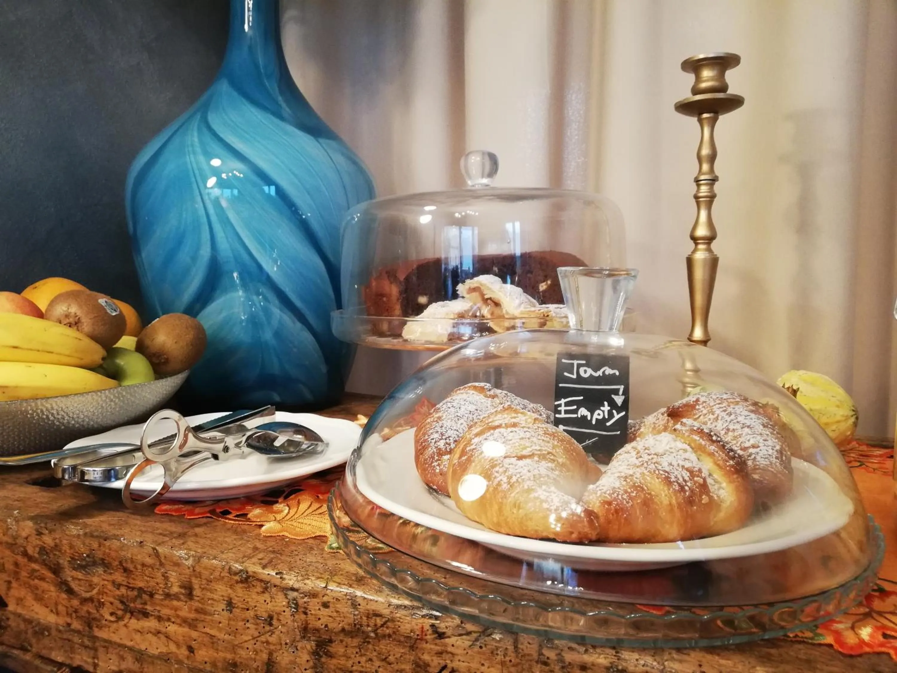 Food and drinks in B&B Villa Pelèr