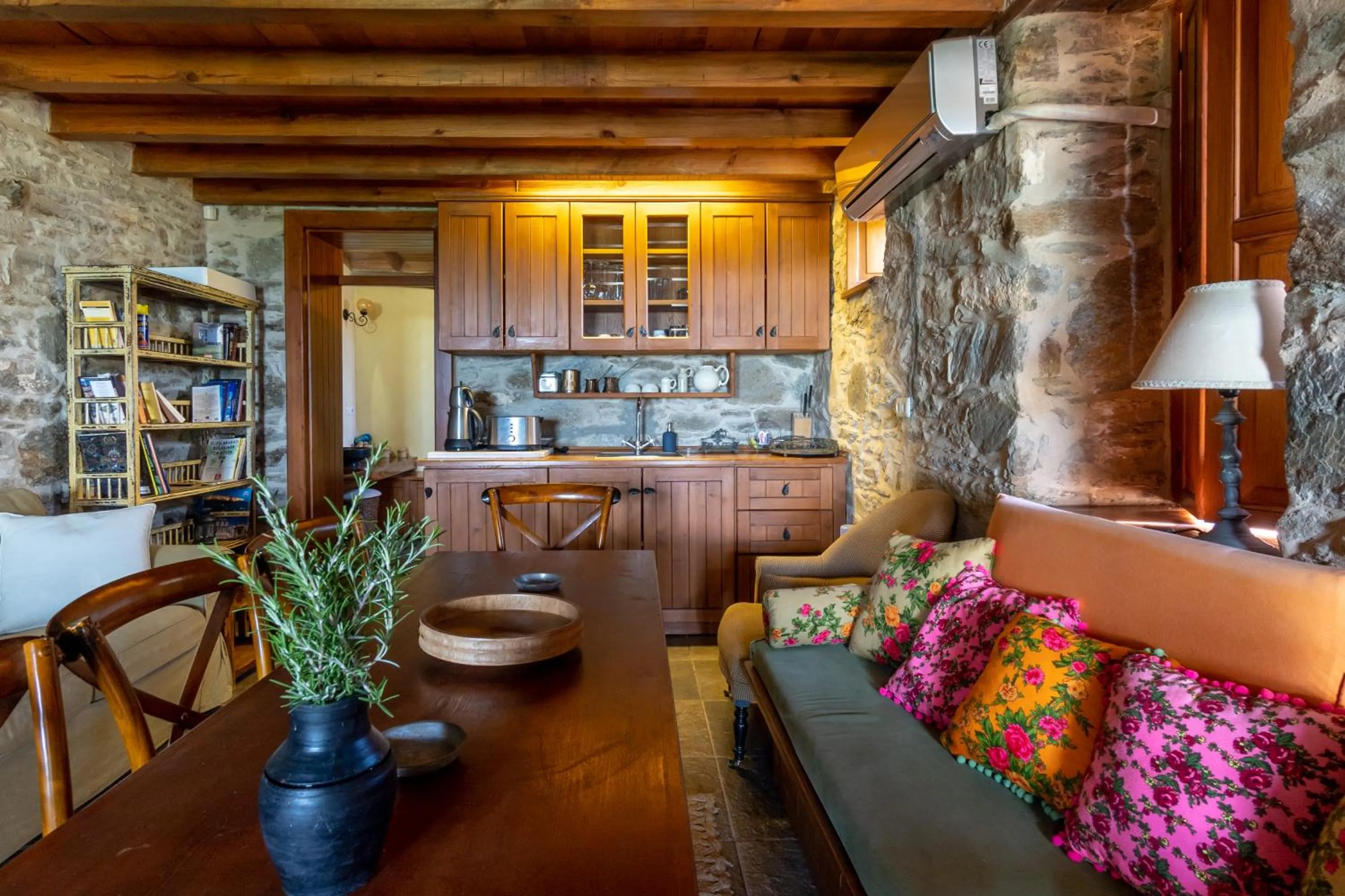 Seating area in Gullu Konaklari