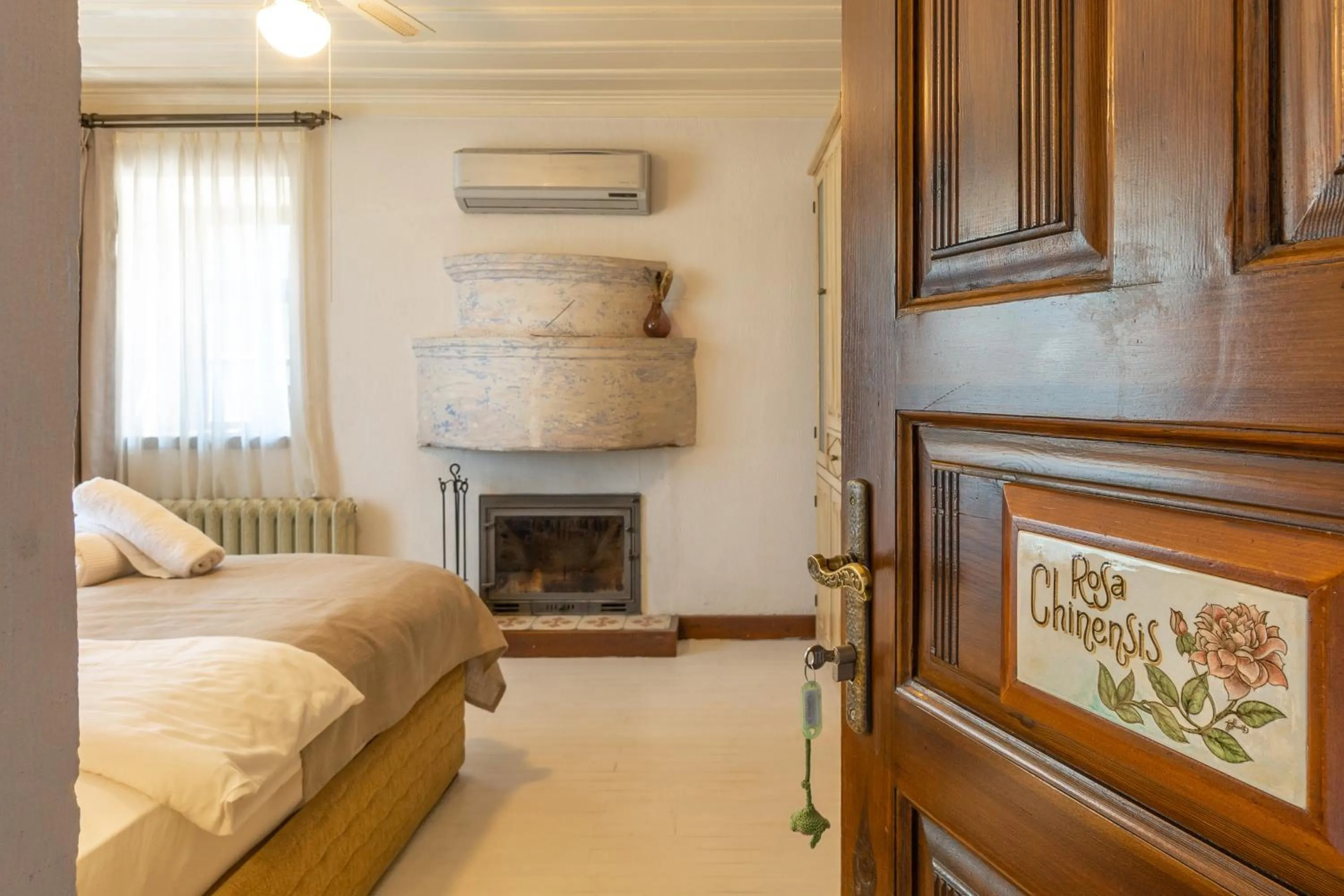 Photo of the whole room, Bed in Gullu Konaklari