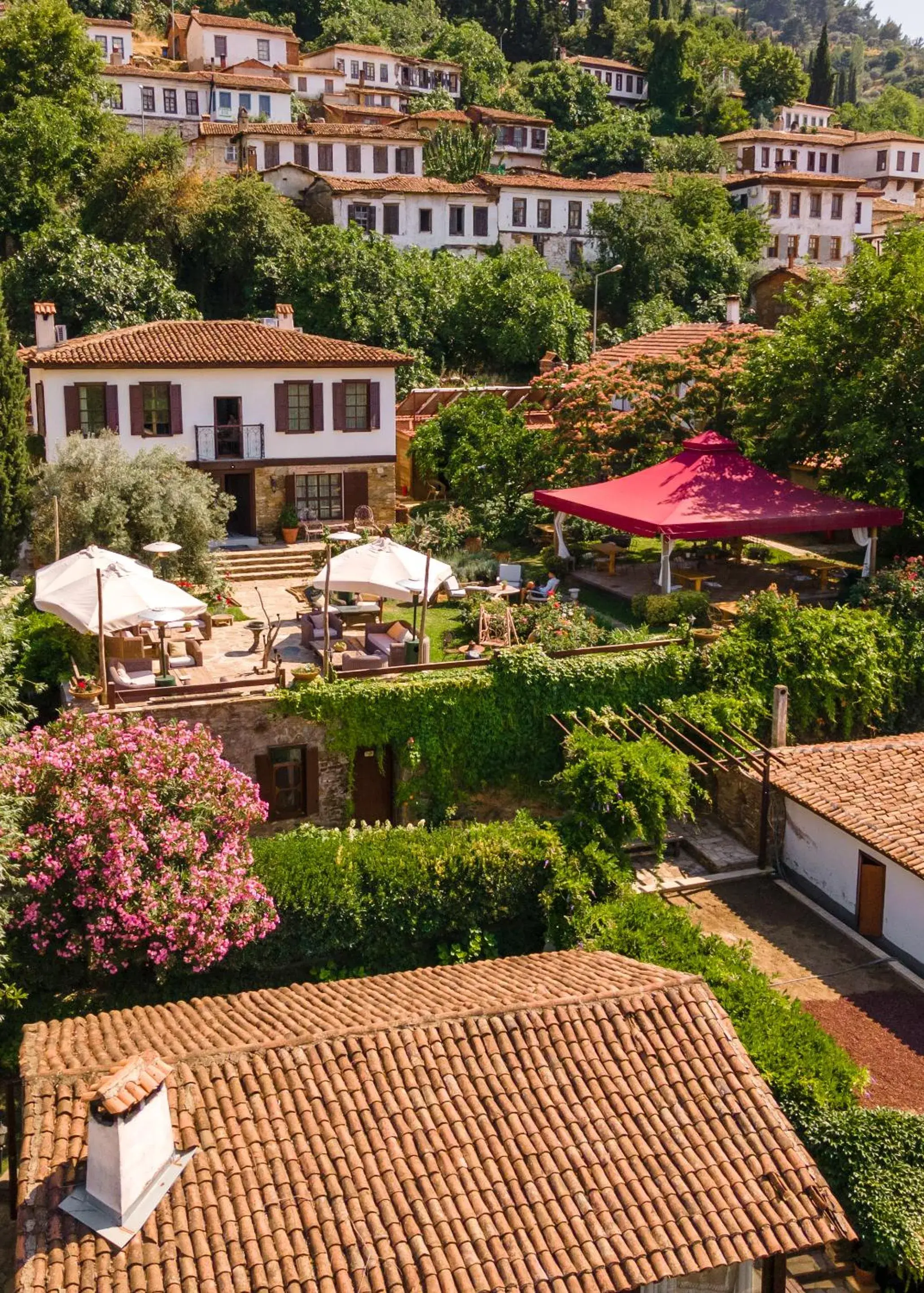 Property building in Gullu Konaklari Property building in Gullu Konaklari