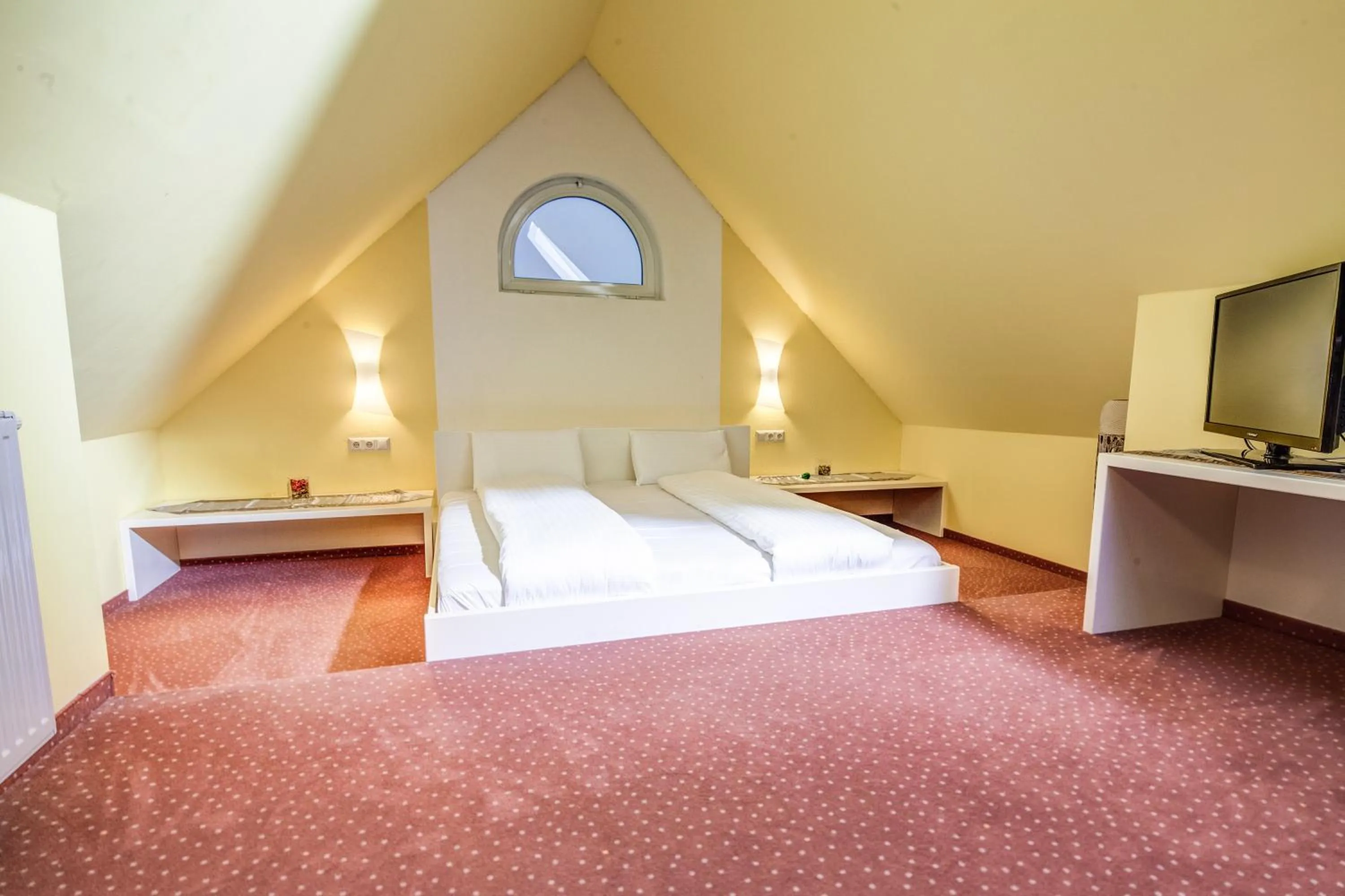 Photo of the whole room, Bed in Hotel Kiwano Graz