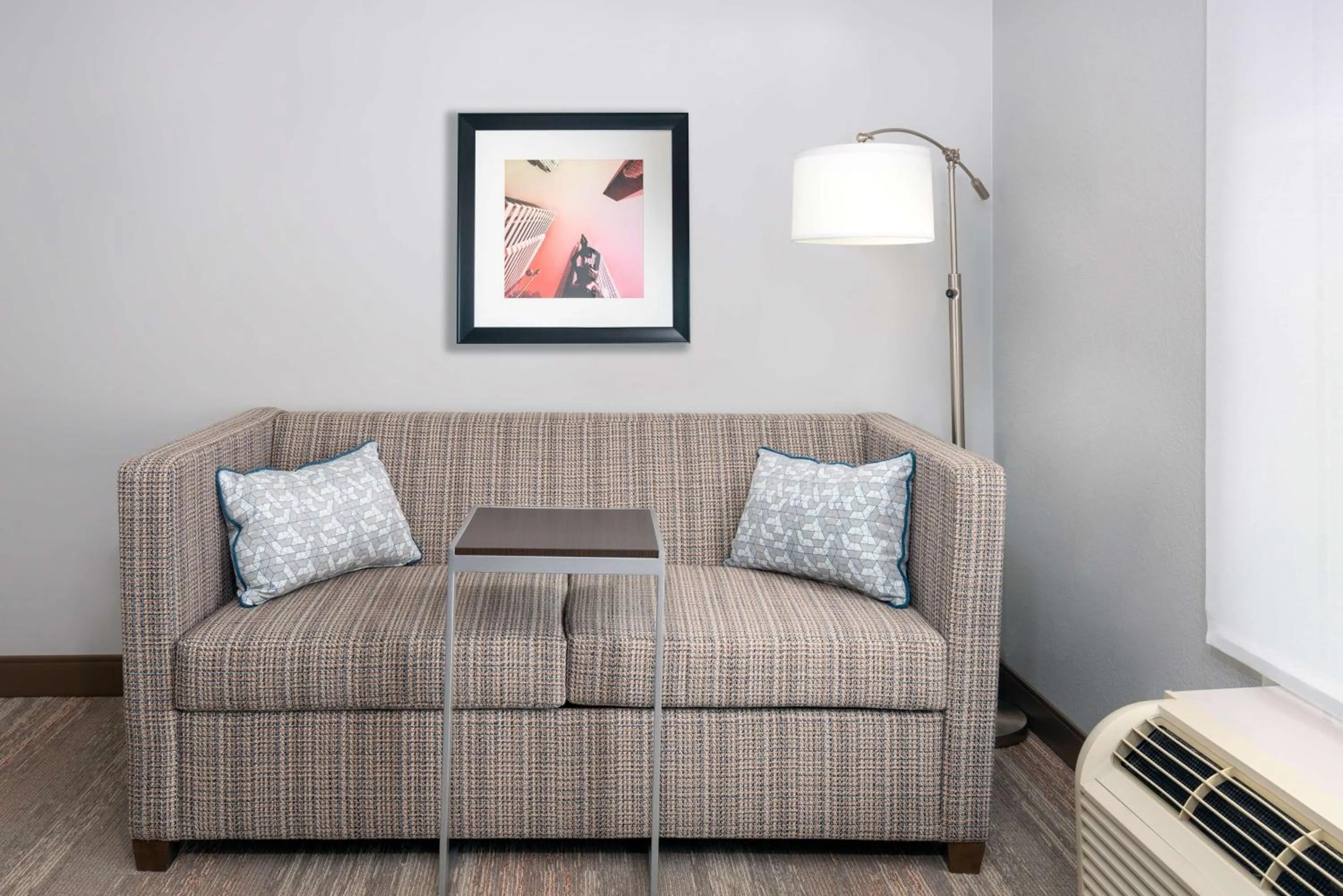 Living room in Hampton Inn Charlotte Uptown
