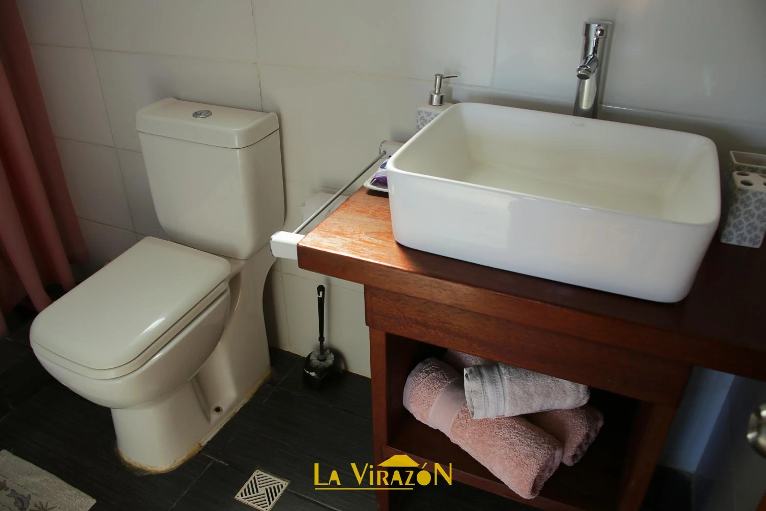 Bathroom in Hostal La Virazón