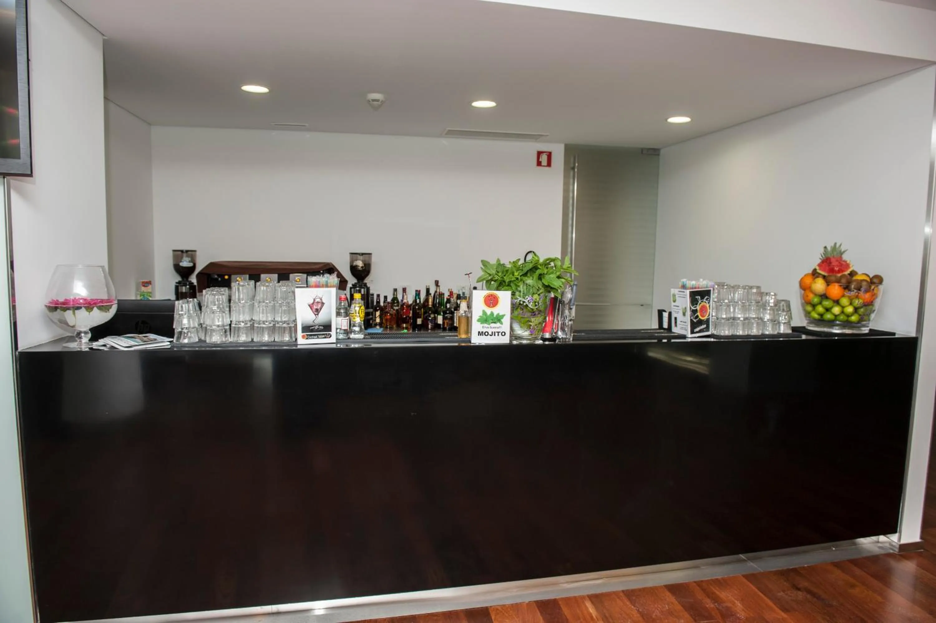 Lounge or bar in INATEL Cerveira Hotel