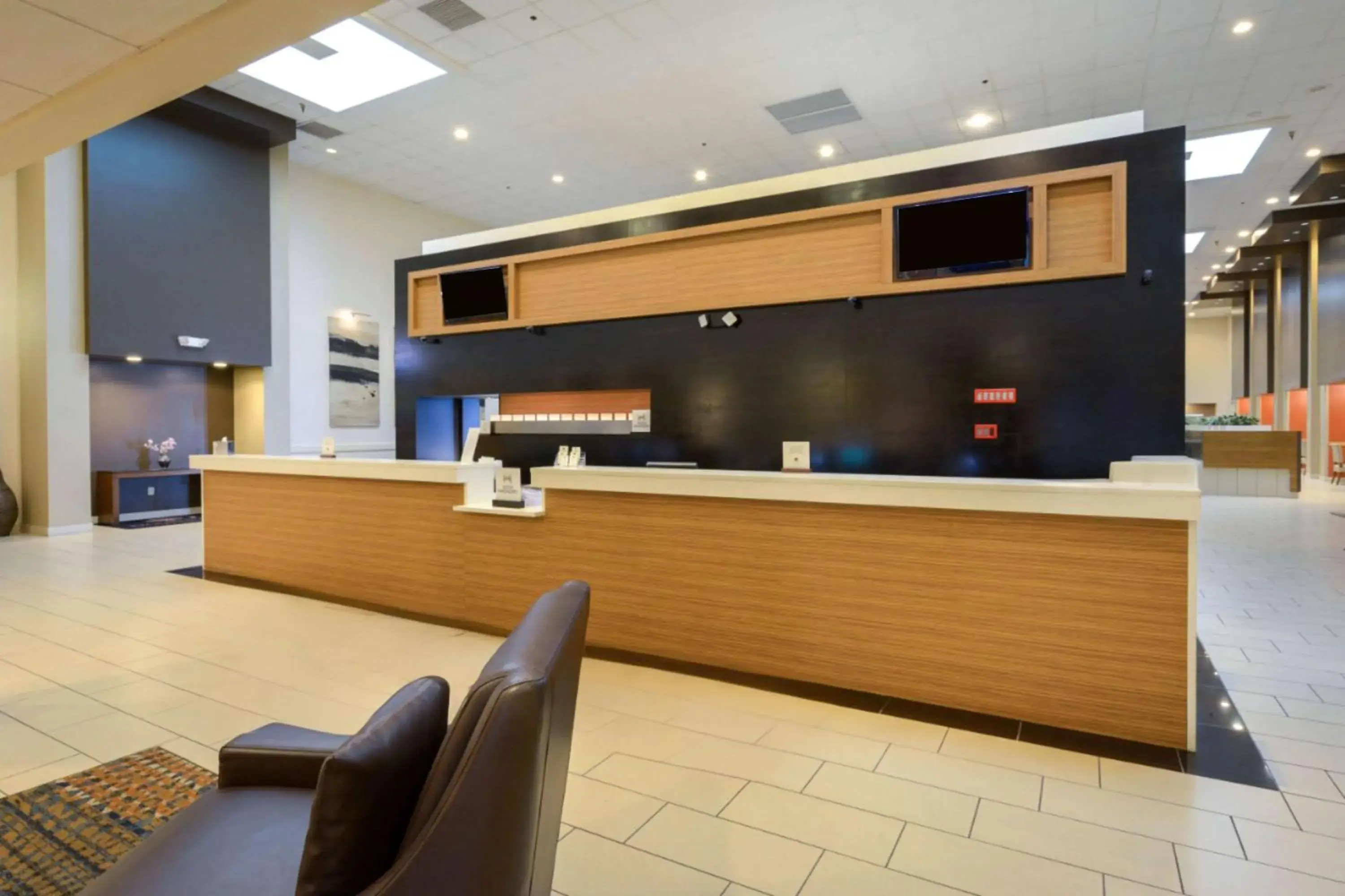Lobby or reception in DoubleTree by Hilton Columbus/Worthington Lobby or reception in DoubleTree by Hilton Columbus/Worthington