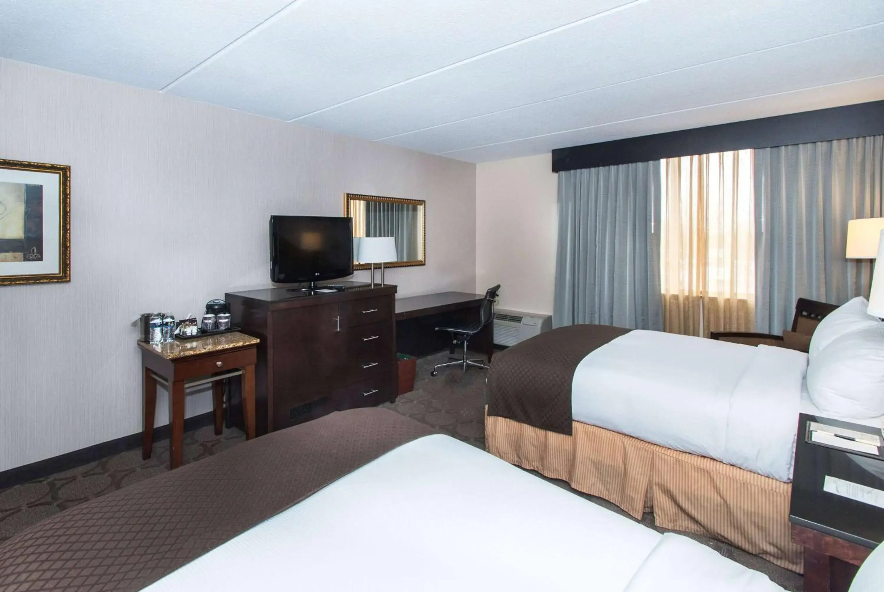 Photo of the whole room, Bed in DoubleTree by Hilton Columbus/Worthington Photo of the whole room, Bed in DoubleTree by Hilton Columbus/Worthington