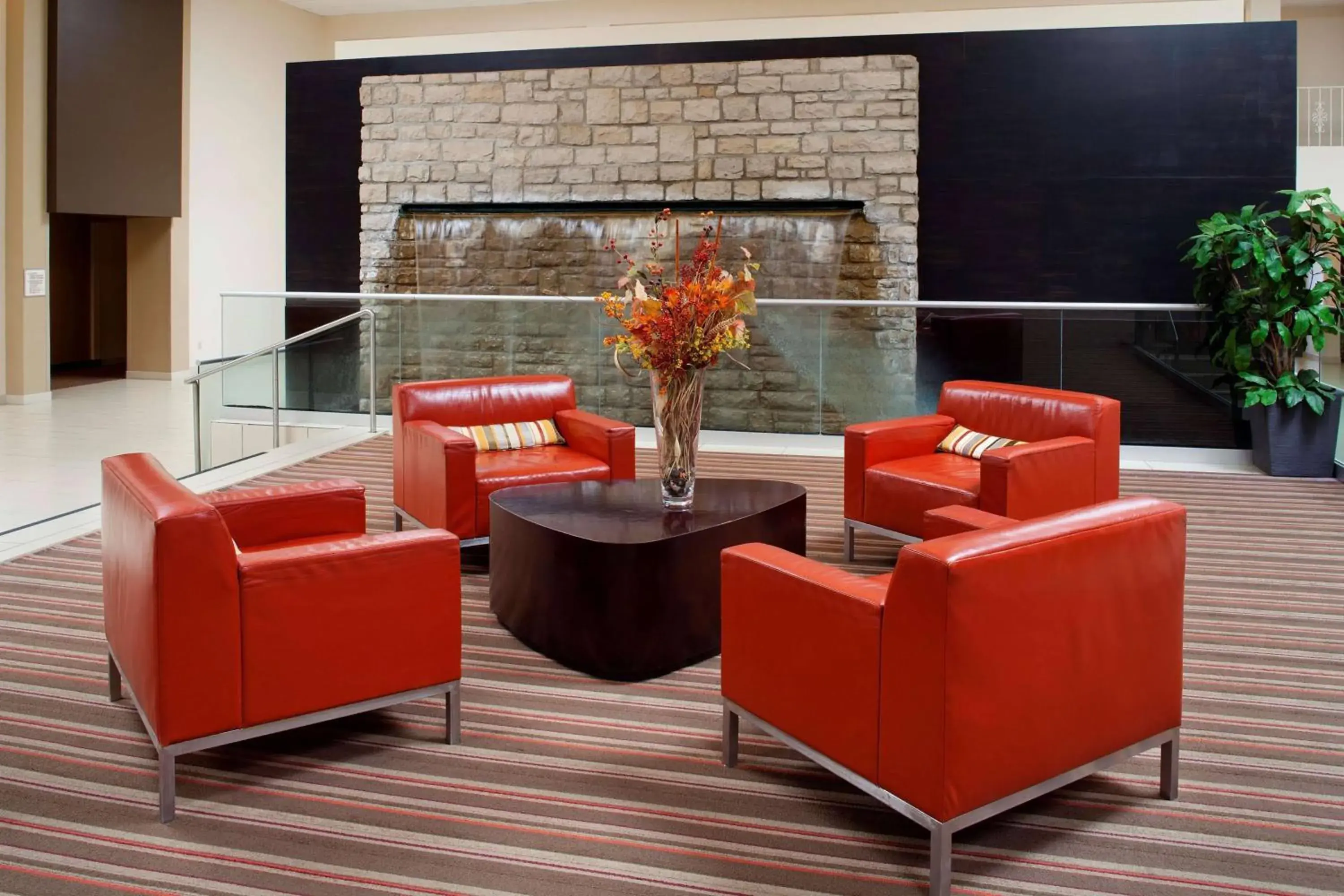 Lobby or reception in DoubleTree by Hilton Columbus/Worthington Lobby or reception in DoubleTree by Hilton Columbus/Worthington