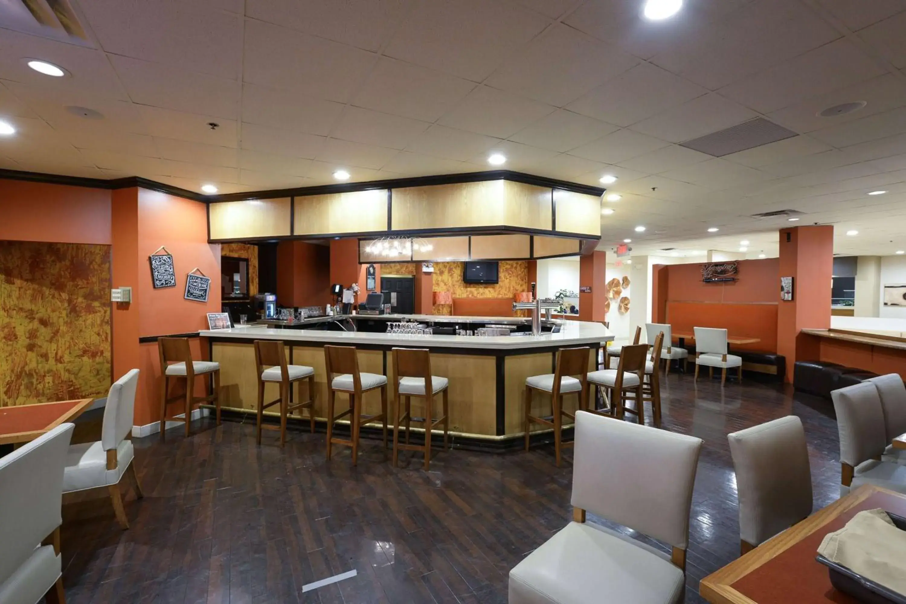 Lounge or bar in DoubleTree by Hilton Columbus/Worthington Lounge or bar in DoubleTree by Hilton Columbus/Worthington