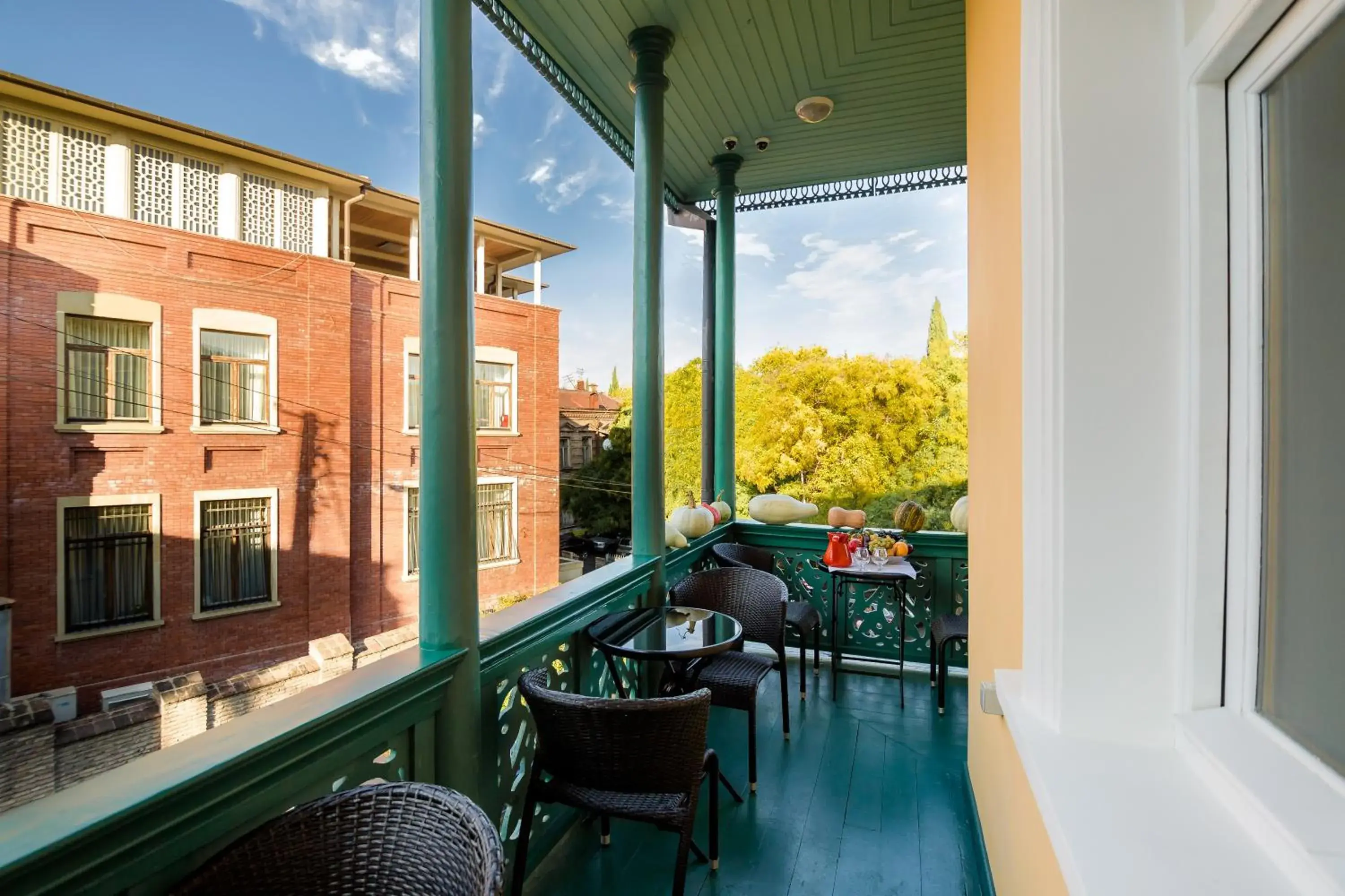 Deluxe Double or Twin Room with Garden View in Boutique Apart Hotel Adagio Deluxe Double or Twin Room with Garden View in Boutique Apart Hotel Adagio
