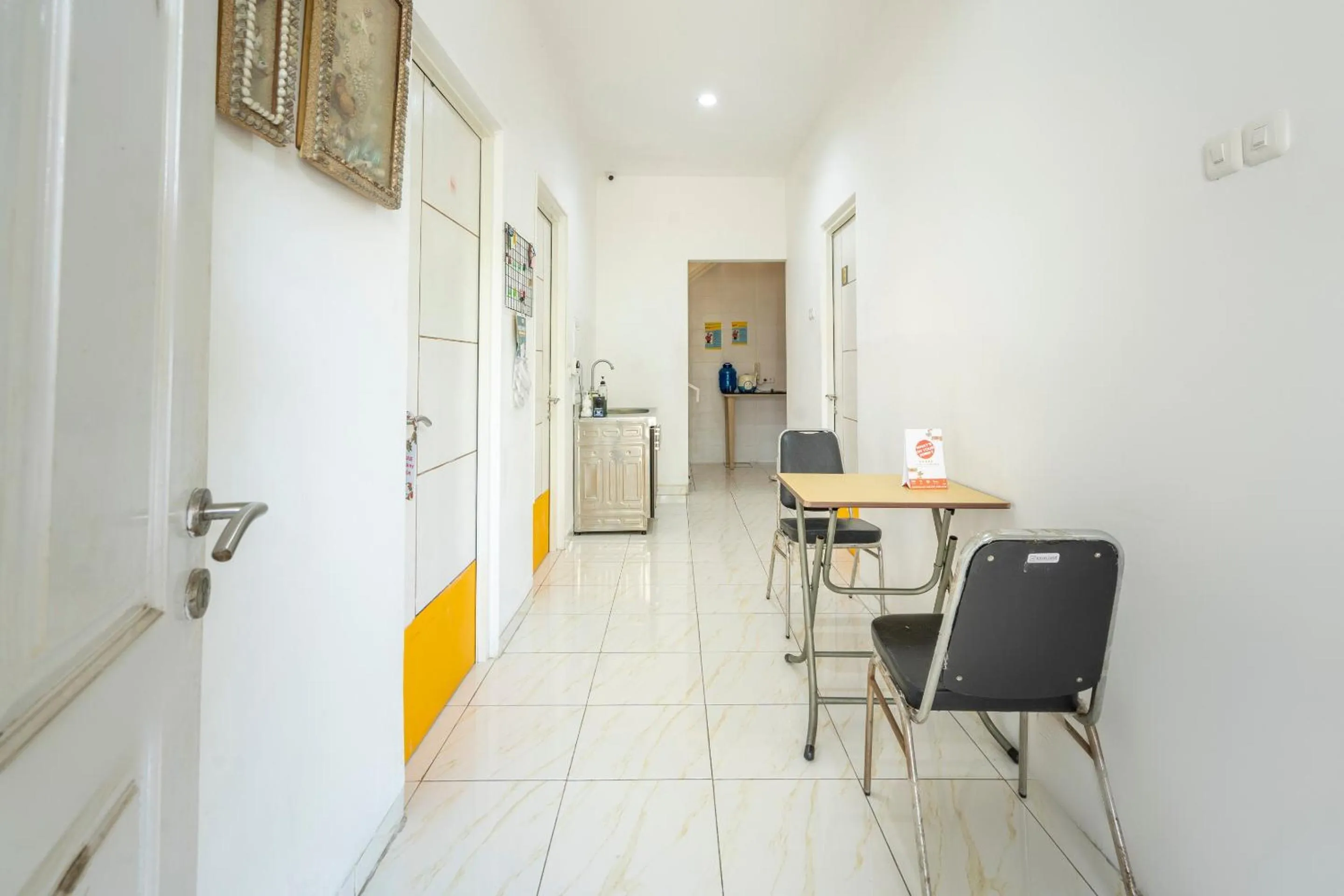 Lobby or reception, Dining Area in OYO 3782 Gunung Anyar