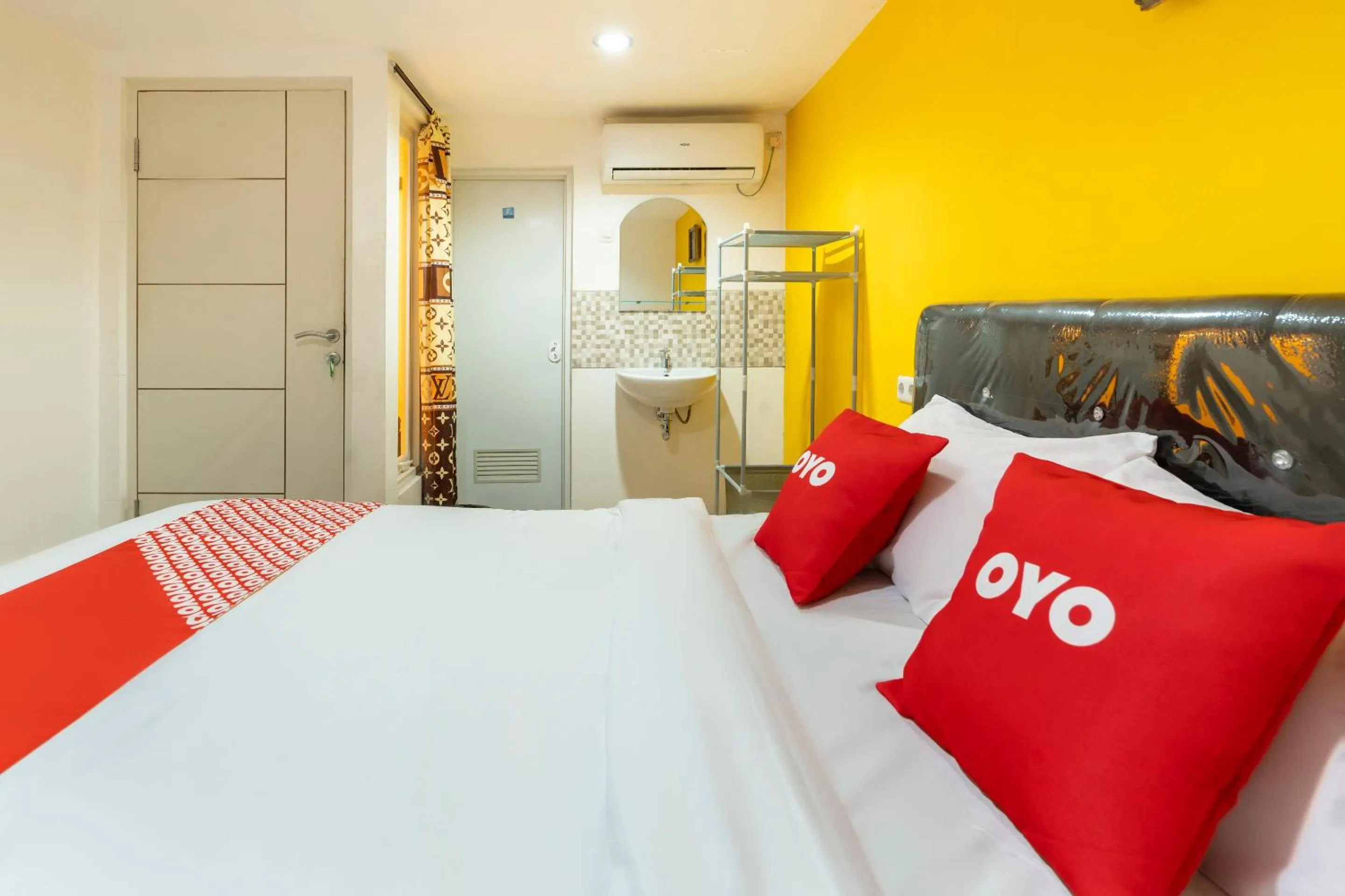 Bedroom, Room Photo in OYO 3782 Gunung Anyar