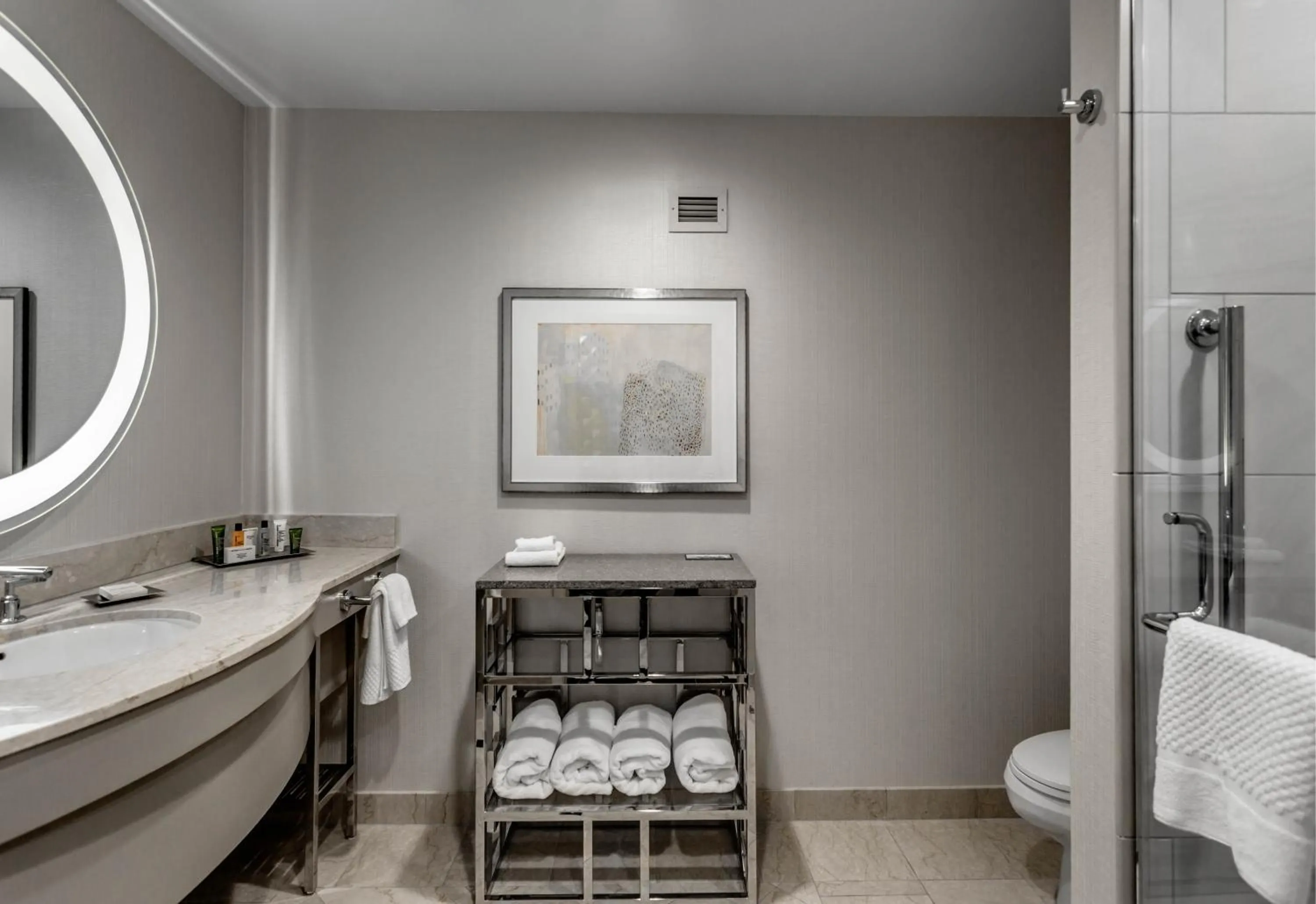 Bathroom in Hilton Columbus at Easton