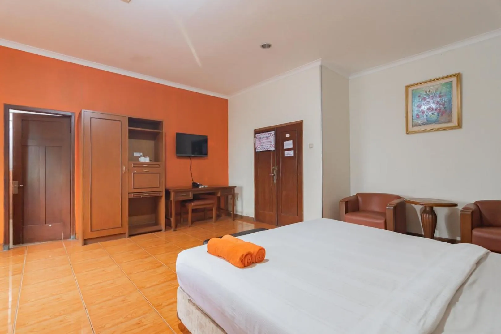 Bedroom, Bed in RedDoorz at Hotel Lodaya Bandung