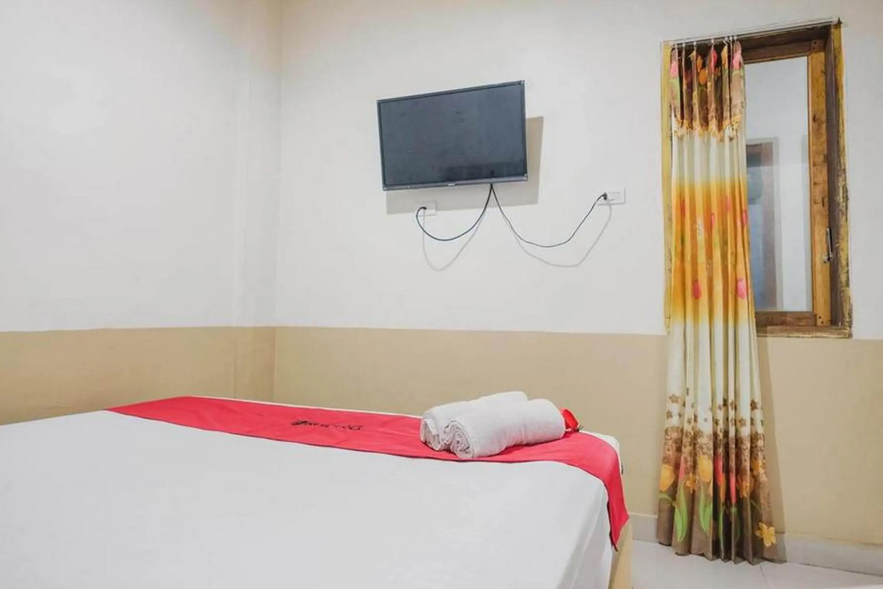 Double Room in RedDoorz @ Jalan STM Medan Double Room in RedDoorz @ Jalan STM Medan