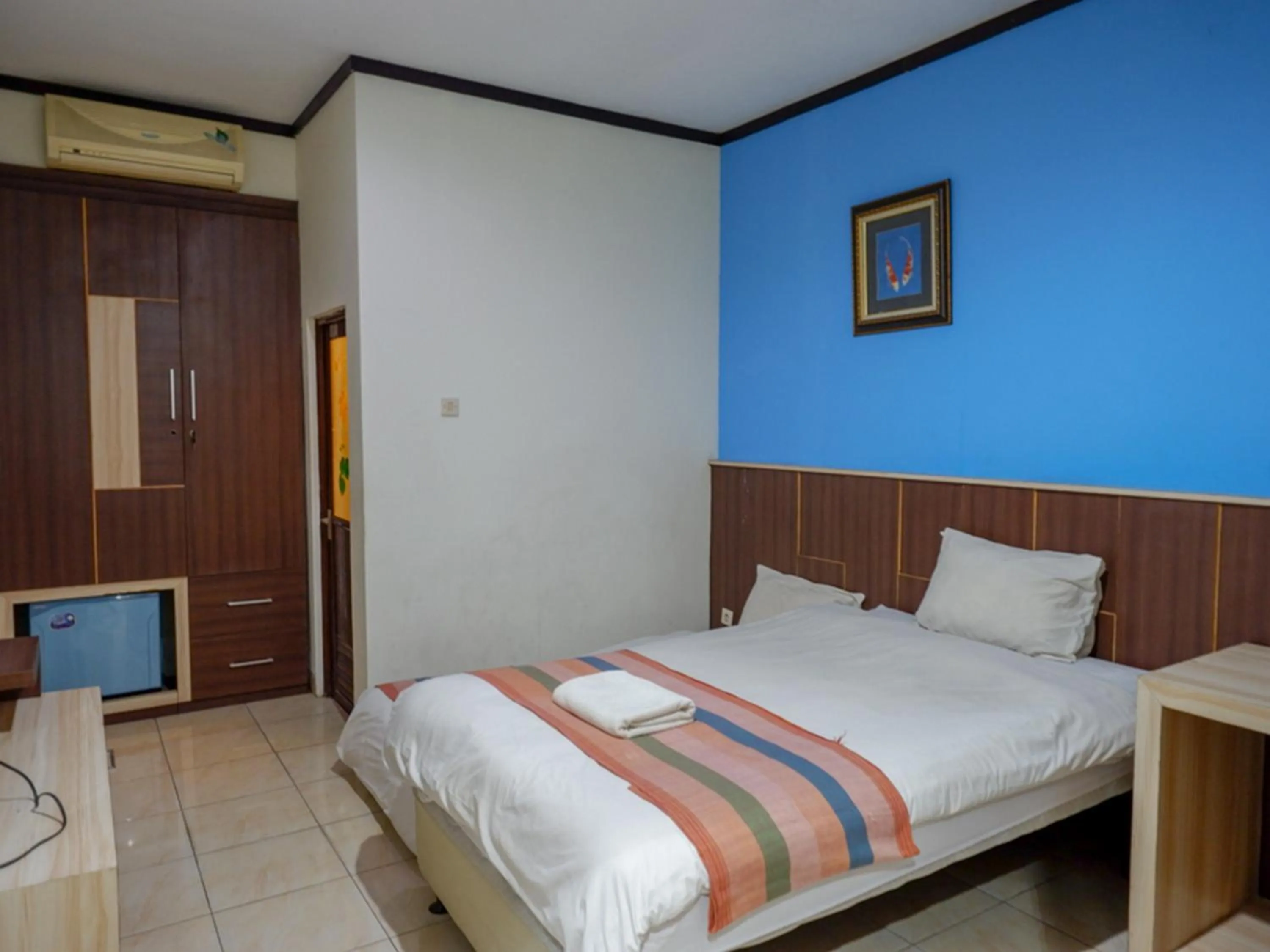 Bed in Pineapple Mansion Solo Mitra RedDoorz near RS JIH Solo