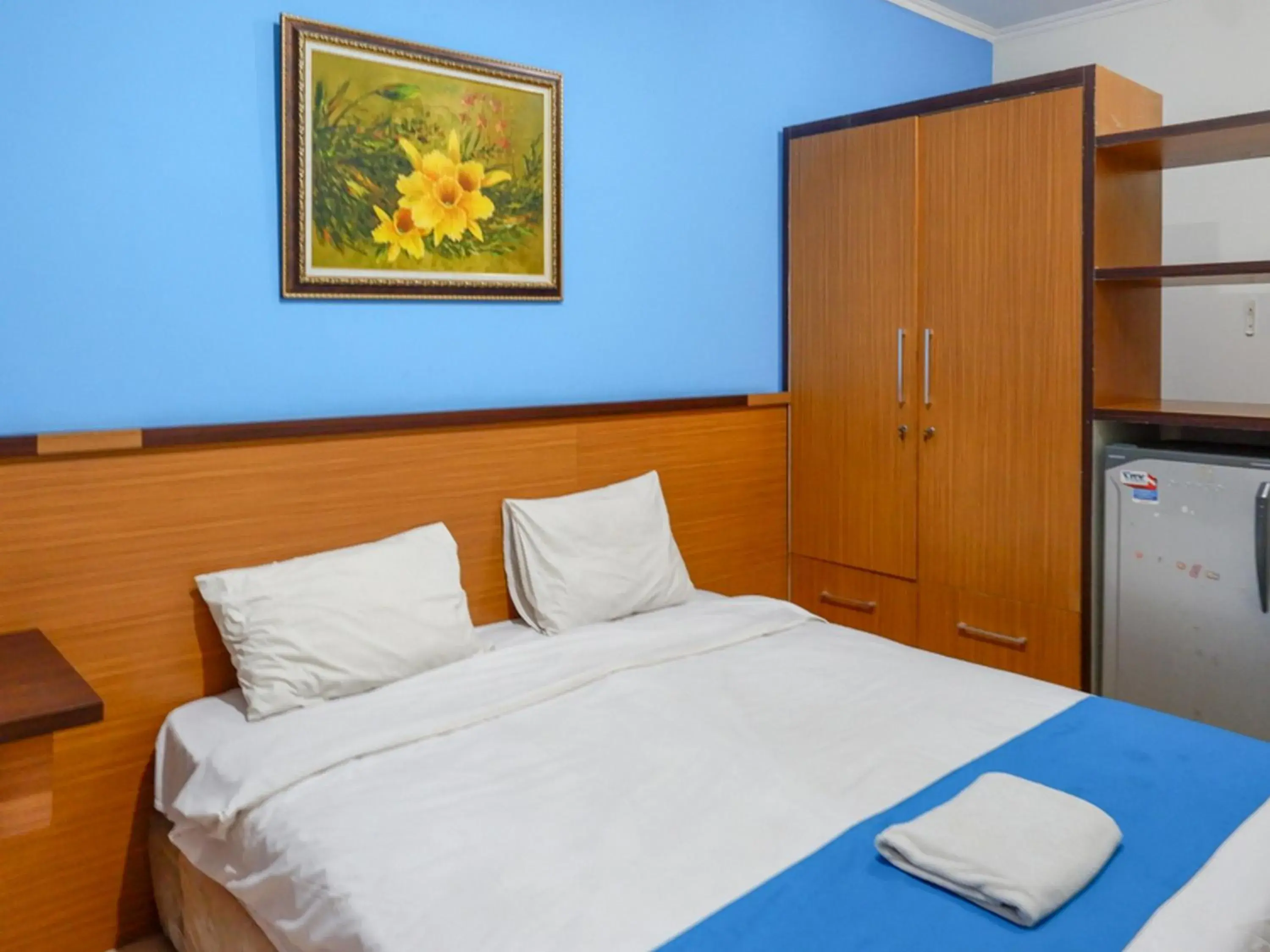 Standard Double Room in Pineapple Mansion Solo Mitra RedDoorz near RS JIH Solo Standard Double Room in Pineapple Mansion Solo Mitra RedDoorz near RS JIH Solo