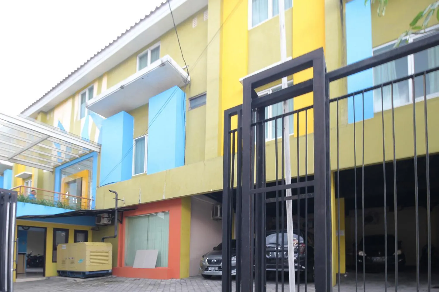 Property building in Pineapple Mansion Solo Mitra RedDoorz near RS JIH Solo