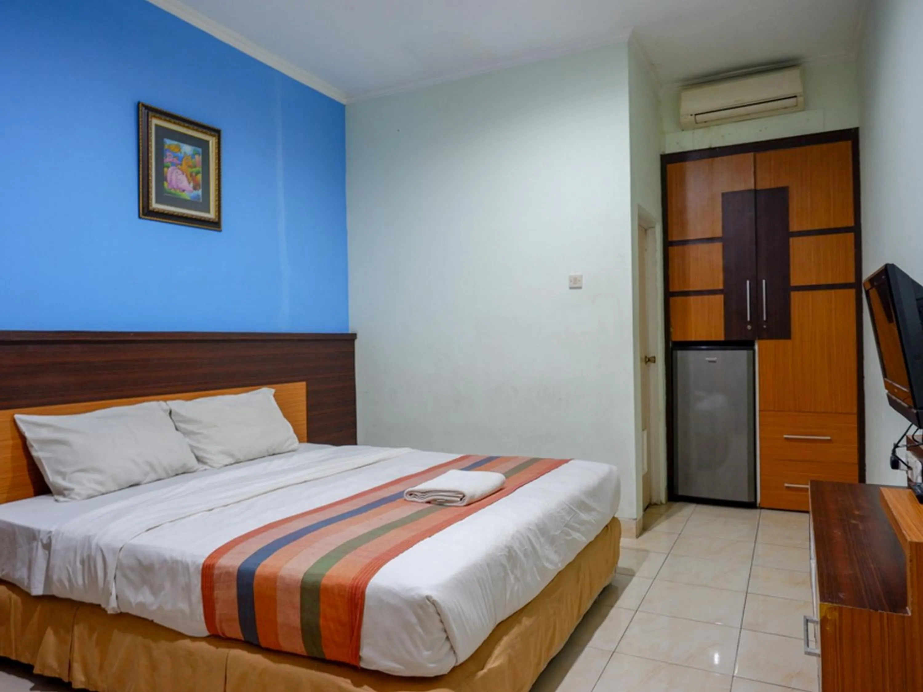 Bed in Pineapple Mansion Solo Mitra RedDoorz near RS JIH Solo