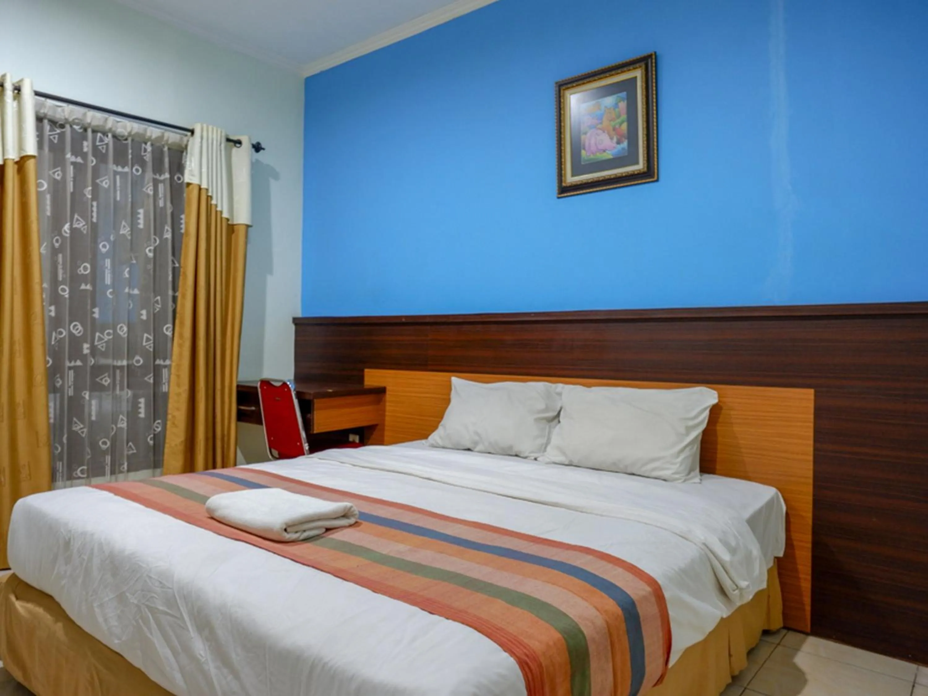 Bed in Pineapple Mansion Solo Mitra RedDoorz near RS JIH Solo