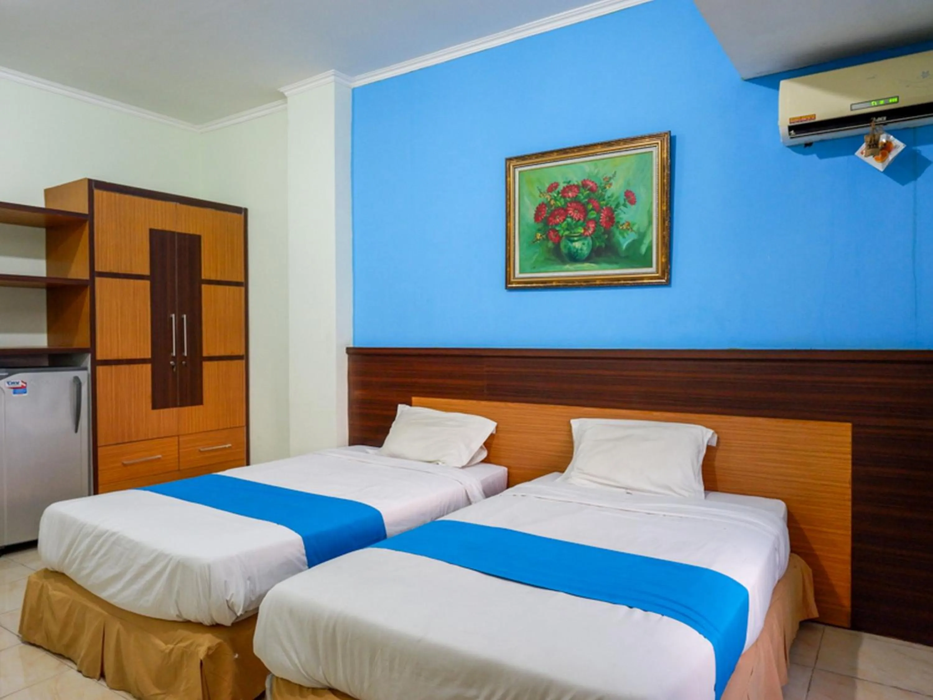 Bed in Pineapple Mansion Solo Mitra RedDoorz near RS JIH Solo