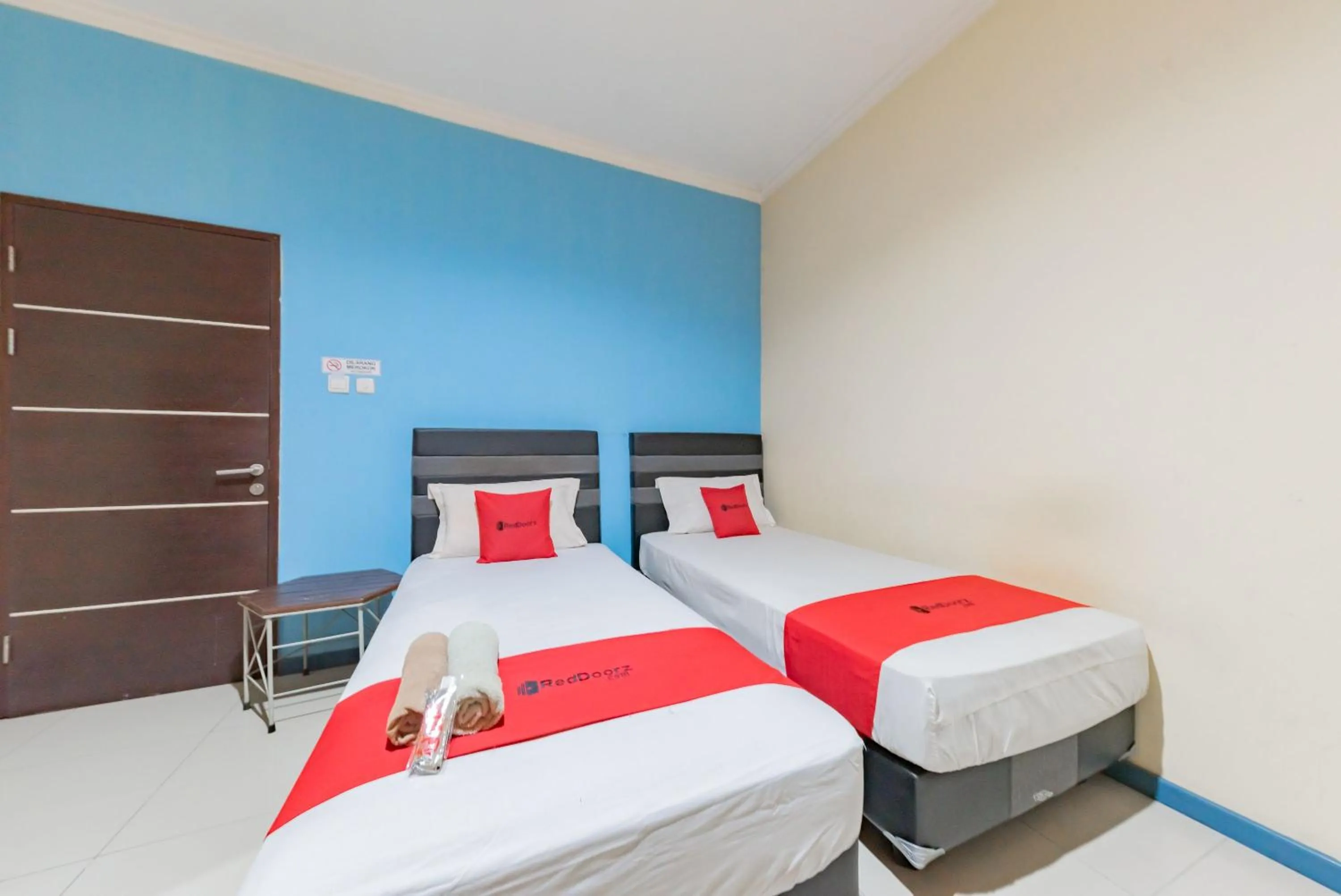 Twin Room in RedDoorz Syariah @ Pangeran Suryanata Samarinda