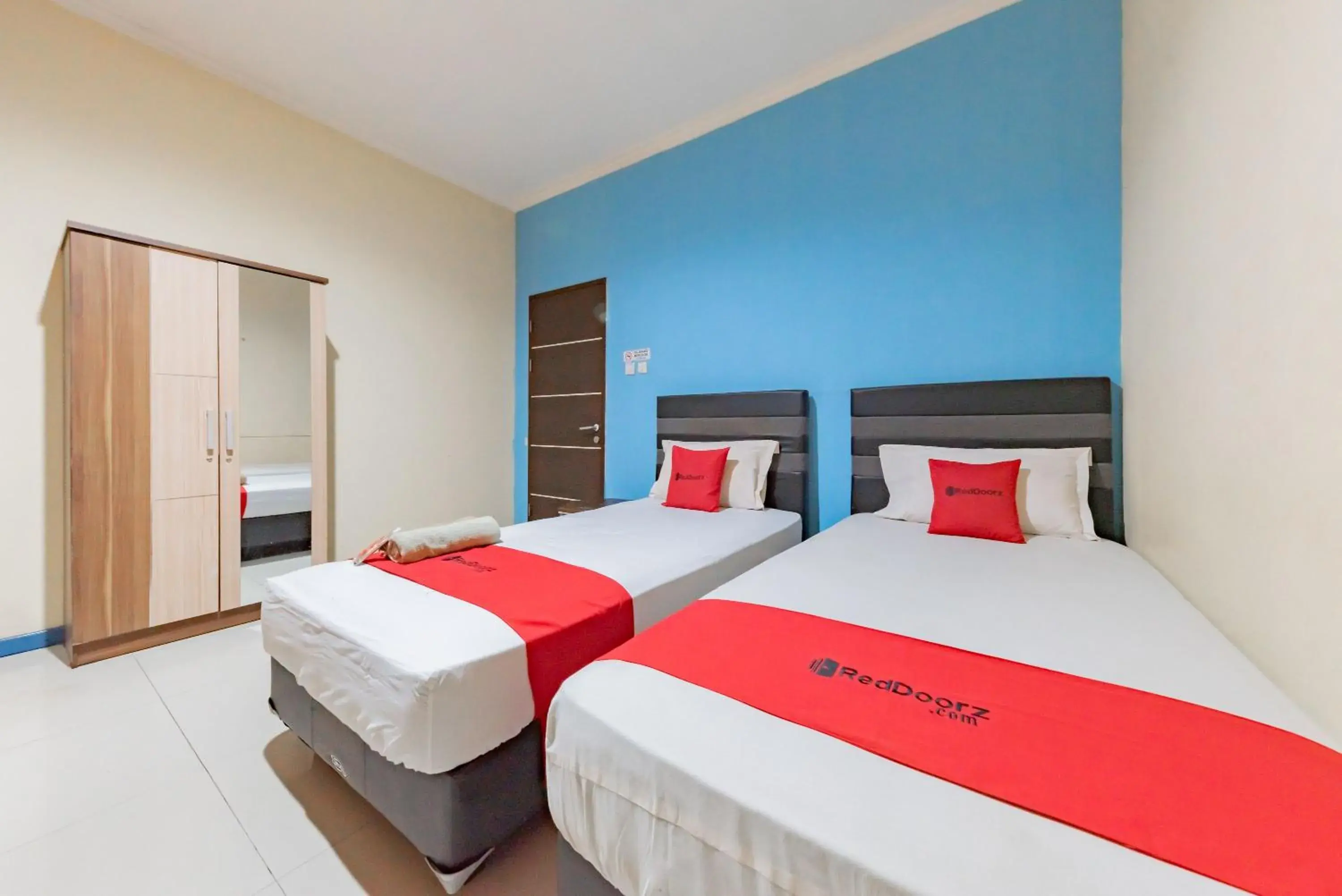 Twin Room in RedDoorz Syariah @ Pangeran Suryanata Samarinda Twin Room in RedDoorz Syariah @ Pangeran Suryanata Samarinda