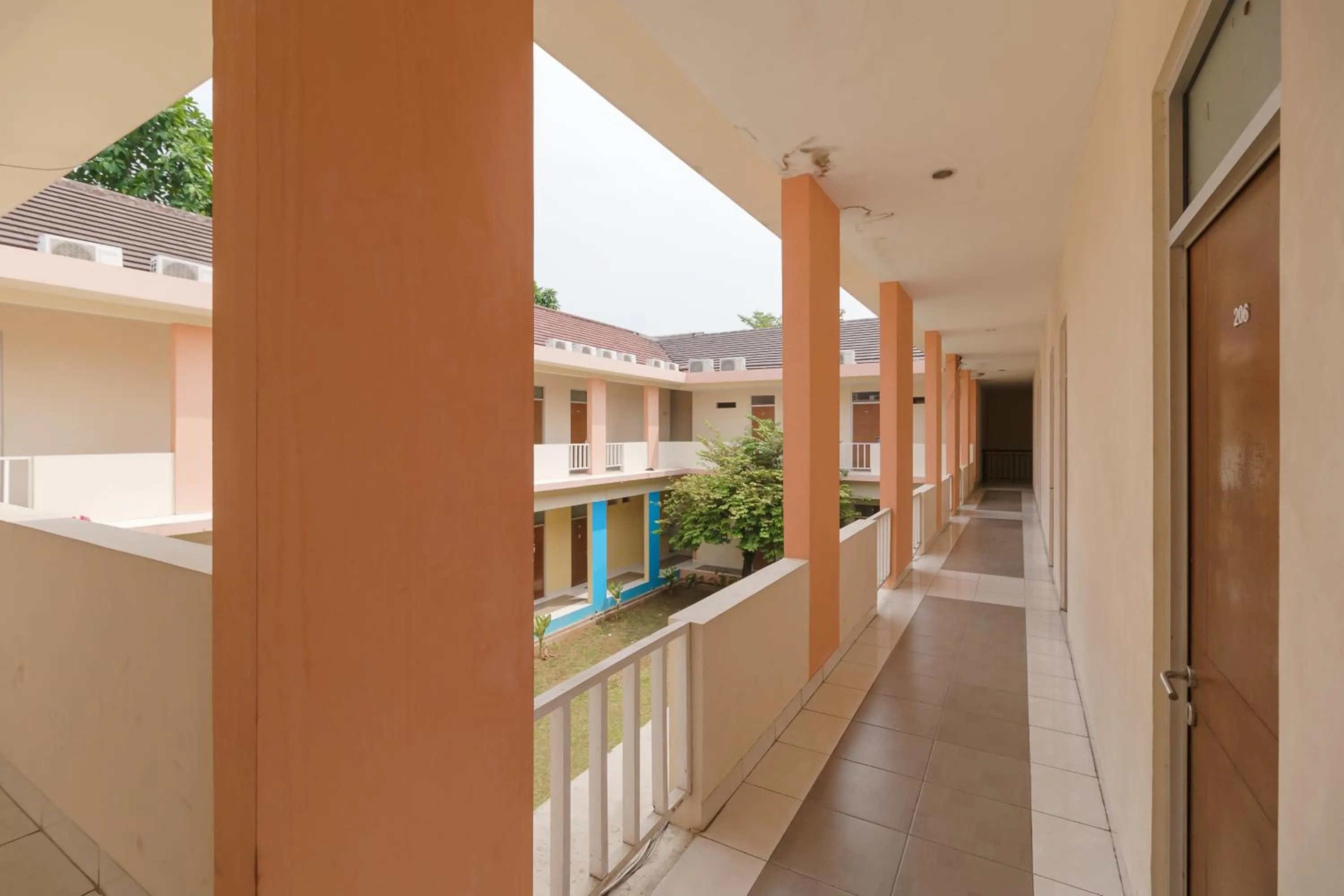 RedDoorz Syariah Plus @ Wisma Bougenville Karawaci