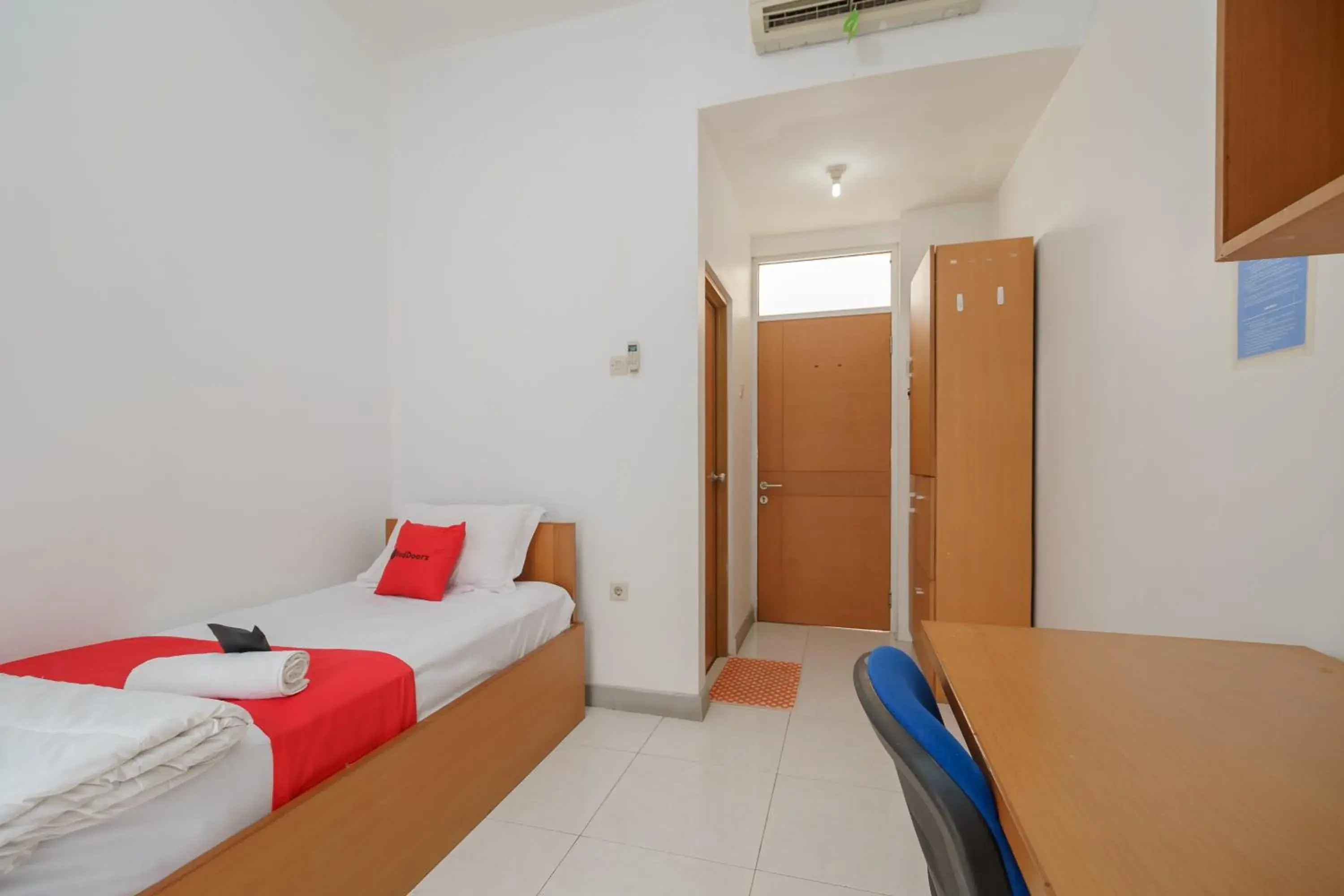 Bed in RedDoorz Syariah Plus @ Wisma Bougenville Karawaci Bed in RedDoorz Syariah Plus @ Wisma Bougenville Karawaci