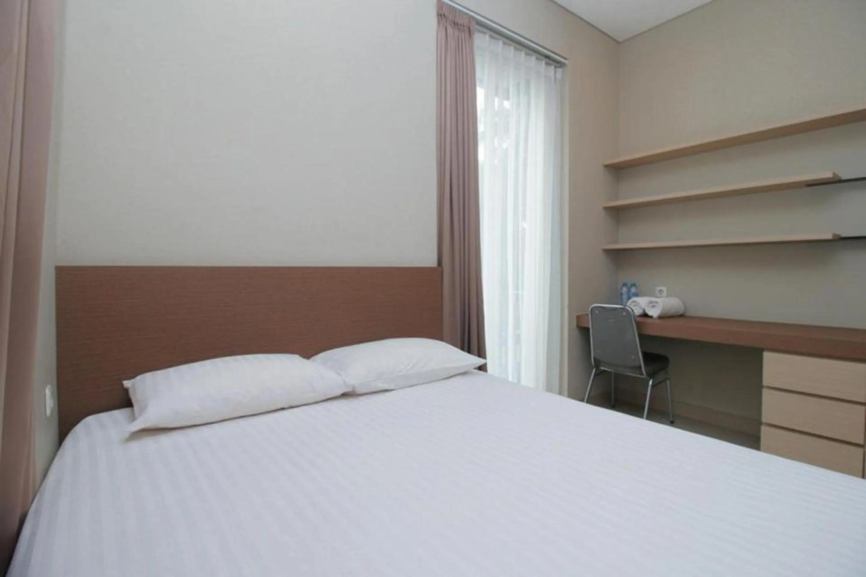 Photo of the whole room, Bed in Home 899 Patal Senayan