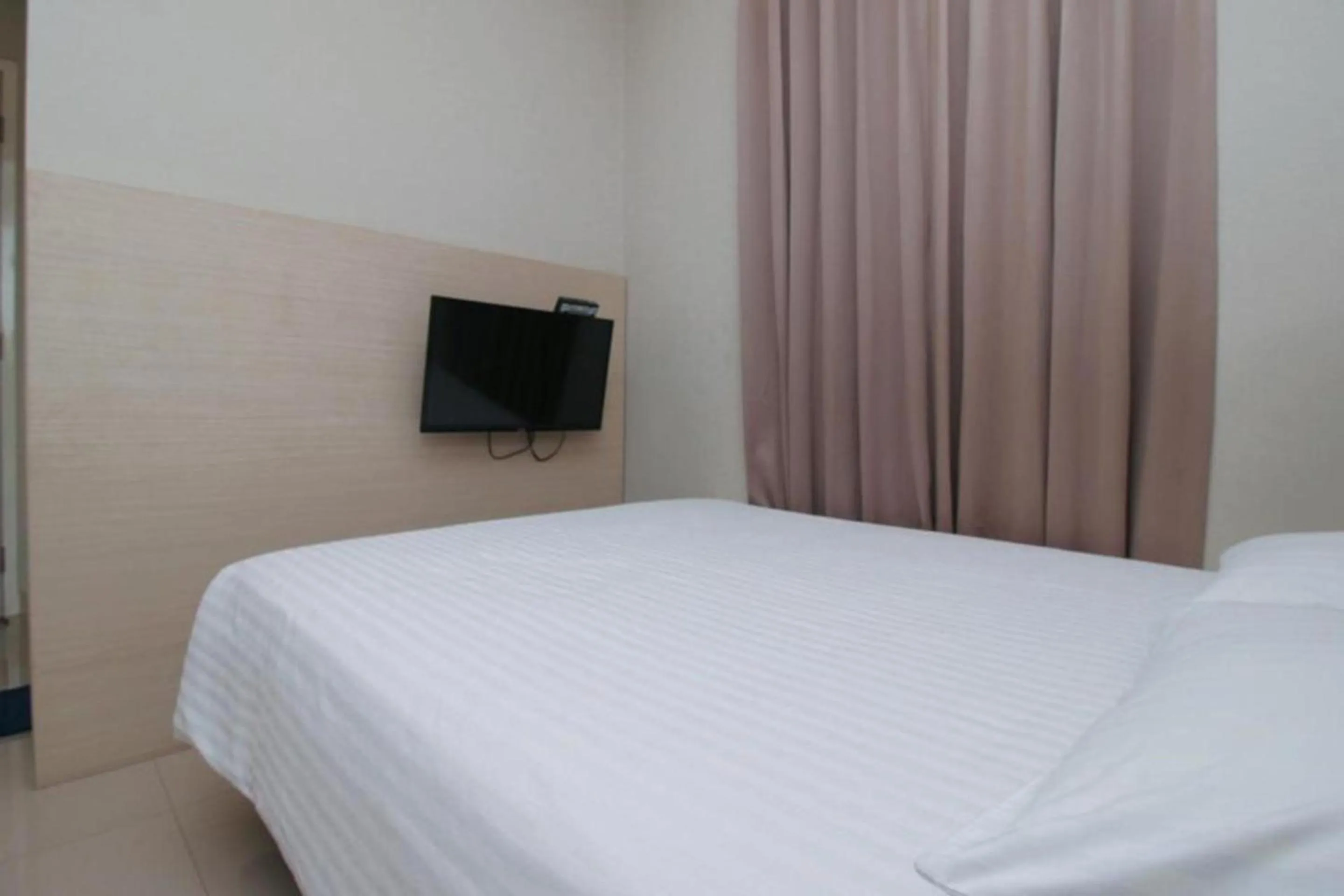 Photo of the whole room, Bed in Home 899 Patal Senayan