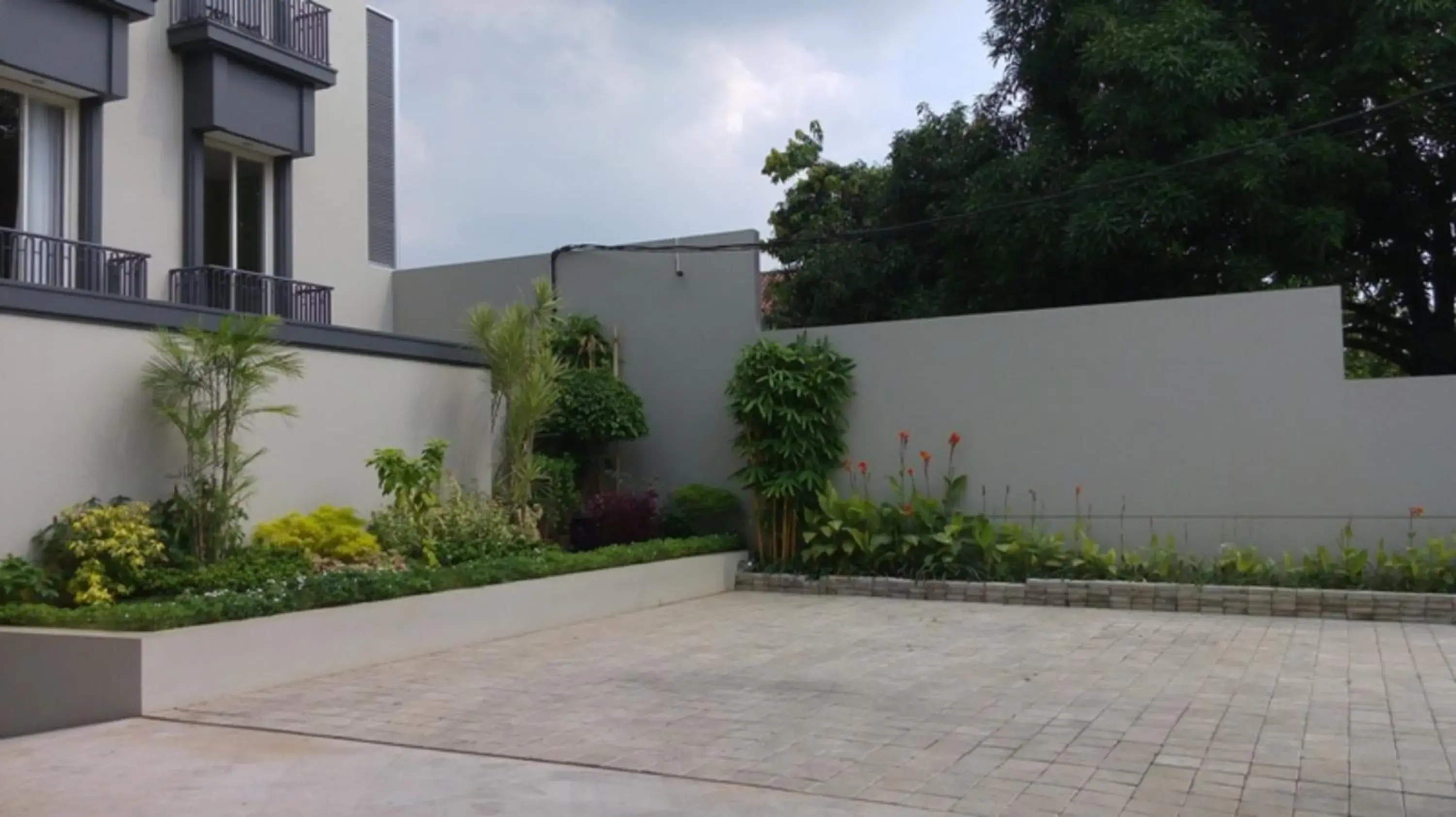 Property building in Home 899 Patal Senayan Property building in Home 899 Patal Senayan