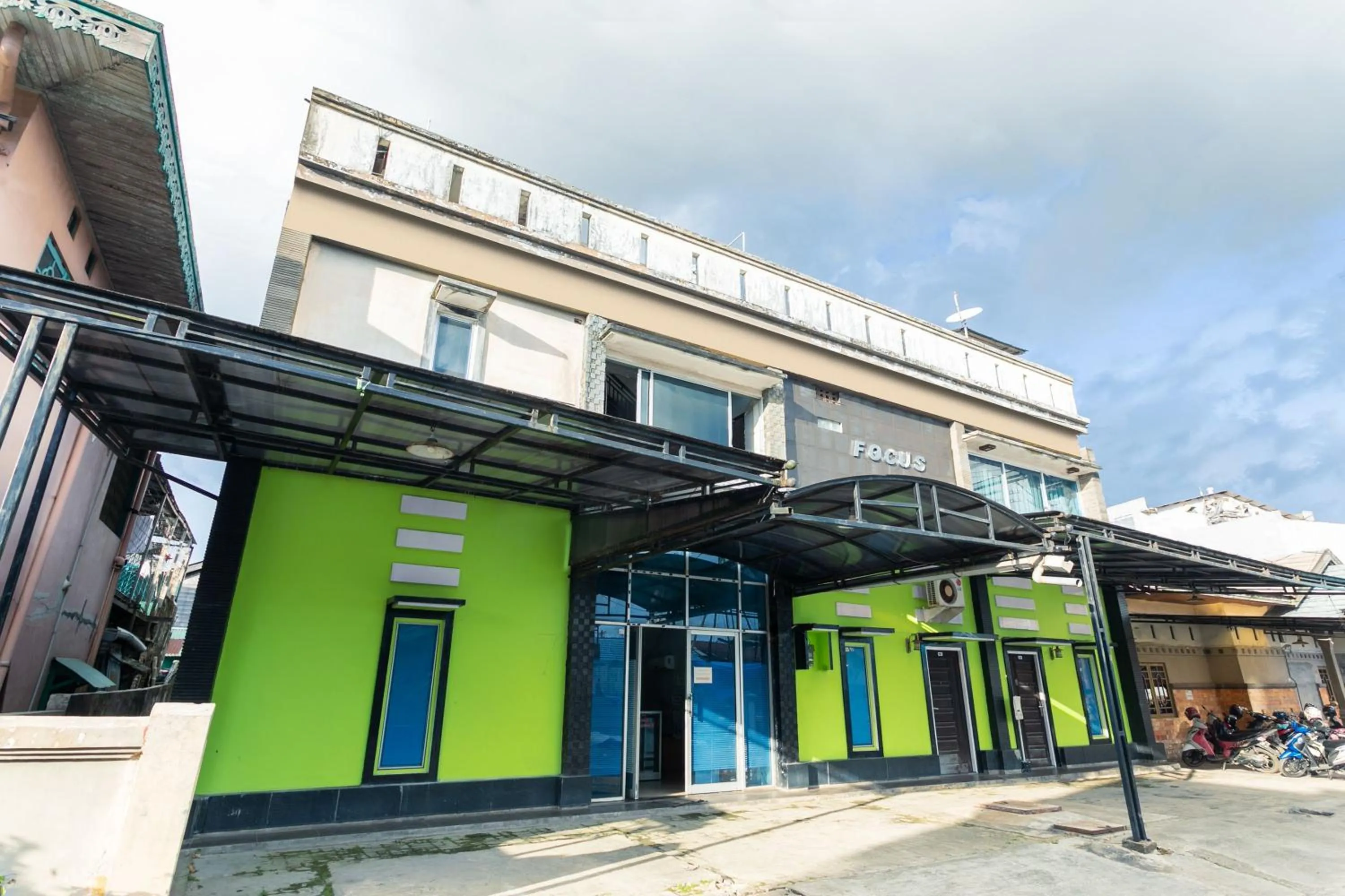 Facade/entrance in Hotel O Wisma Focus