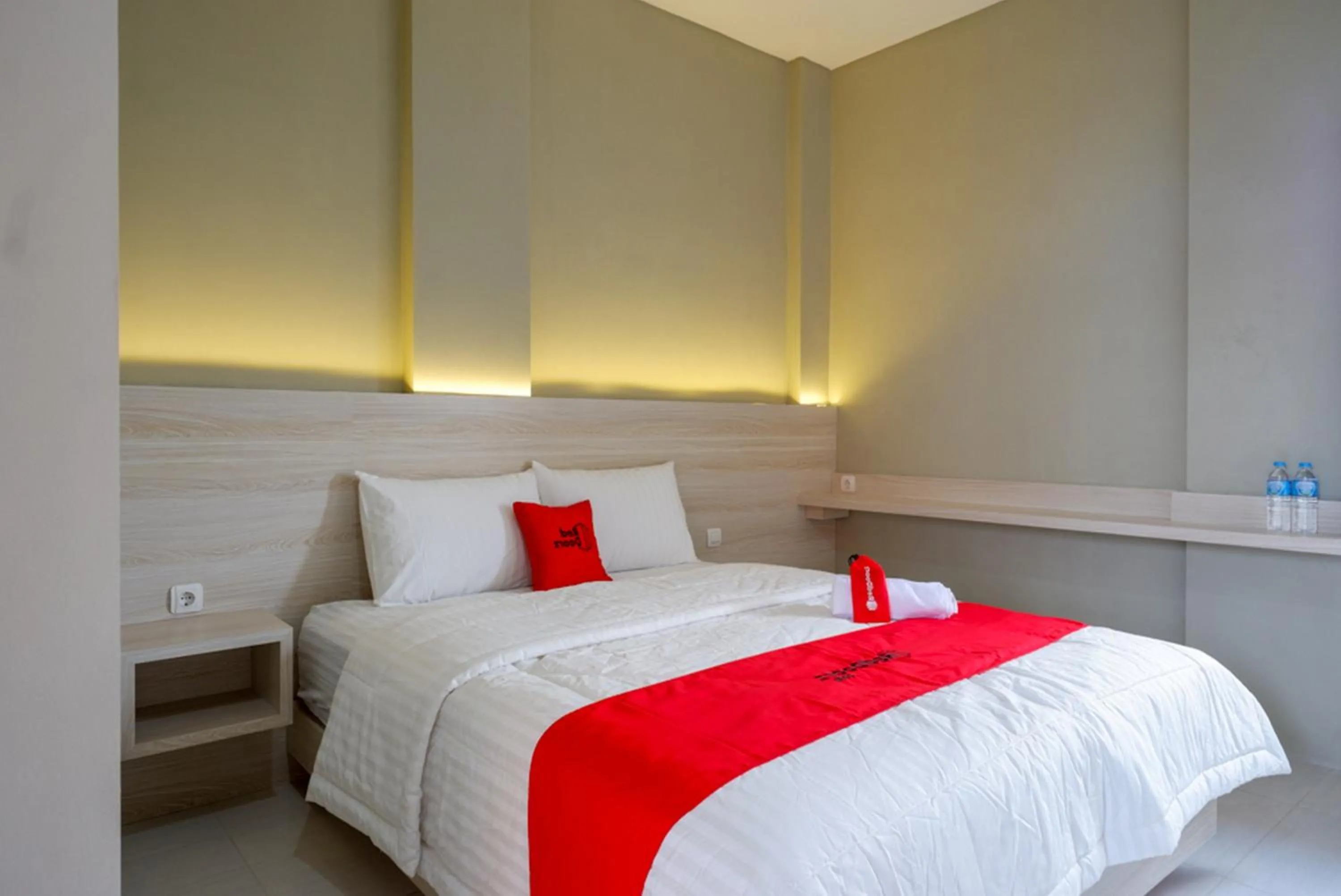 Standard Double Room in RedDoorz Syariah near PRPP Marina Semarang