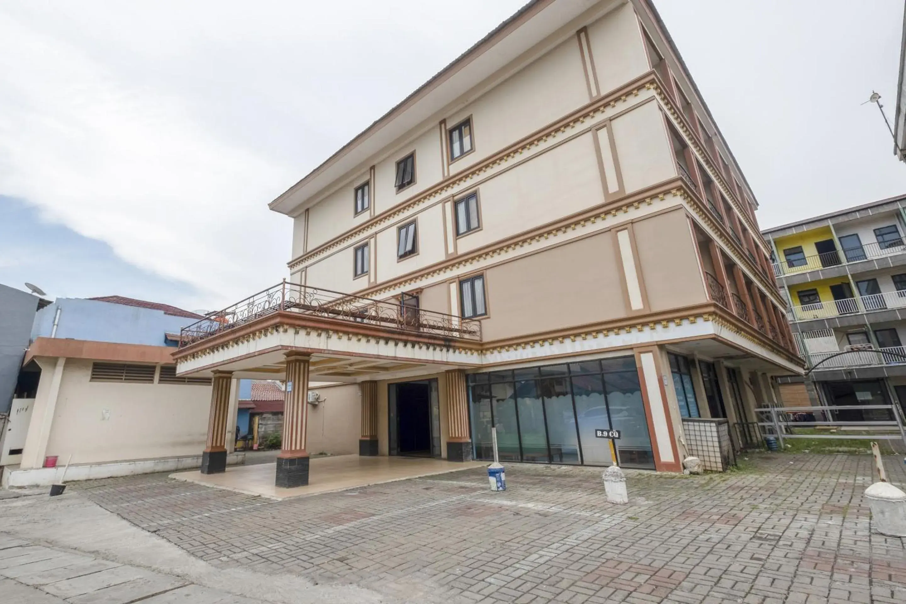Property building in Hotel O Cibubur Near Cibubur Junction Formerly Comfort Residence Property building in Hotel O Cibubur Near Cibubur Junction Formerly Comfort Residence