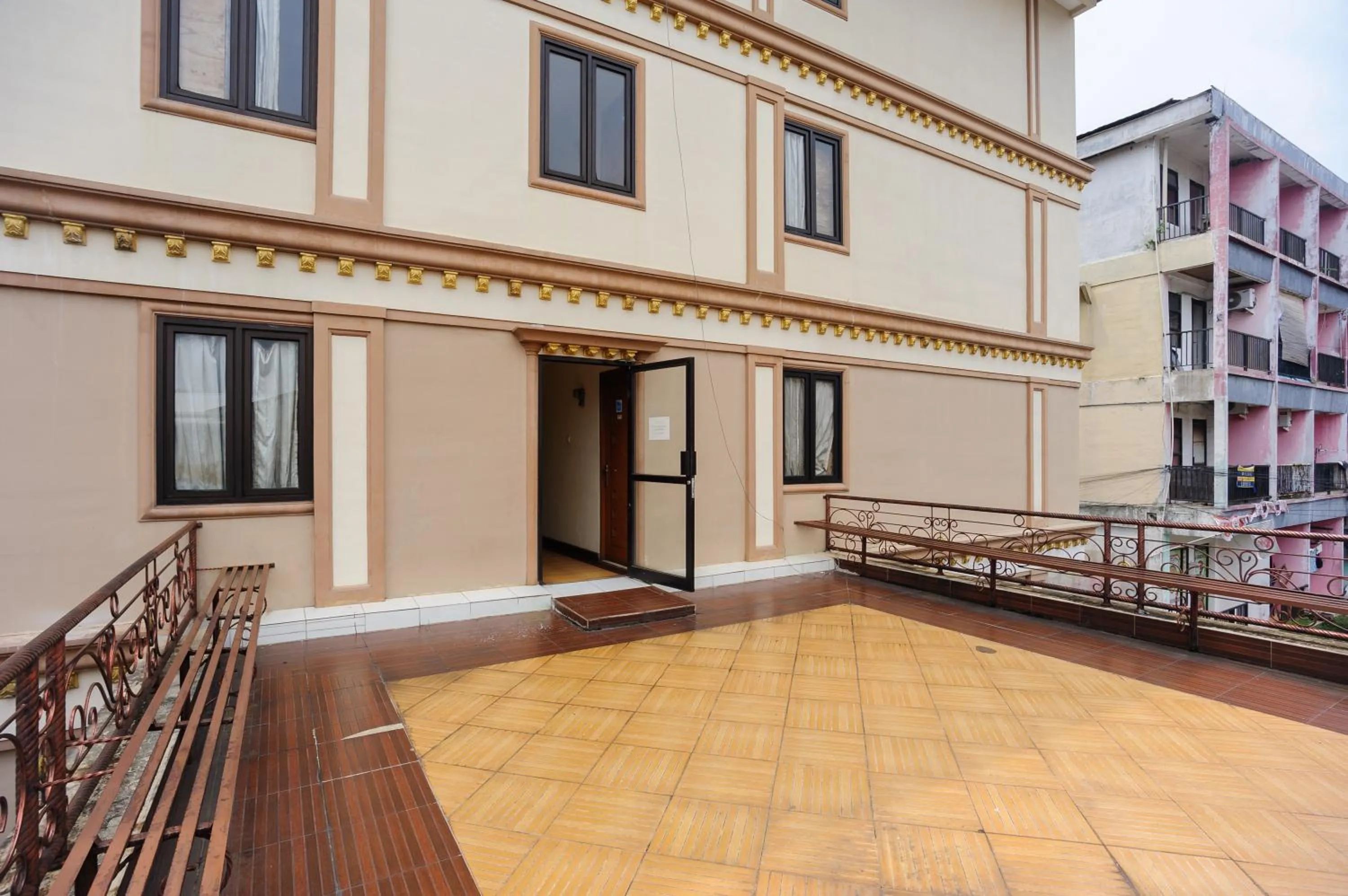 Property building in Super OYO 3747 Comfort Residence