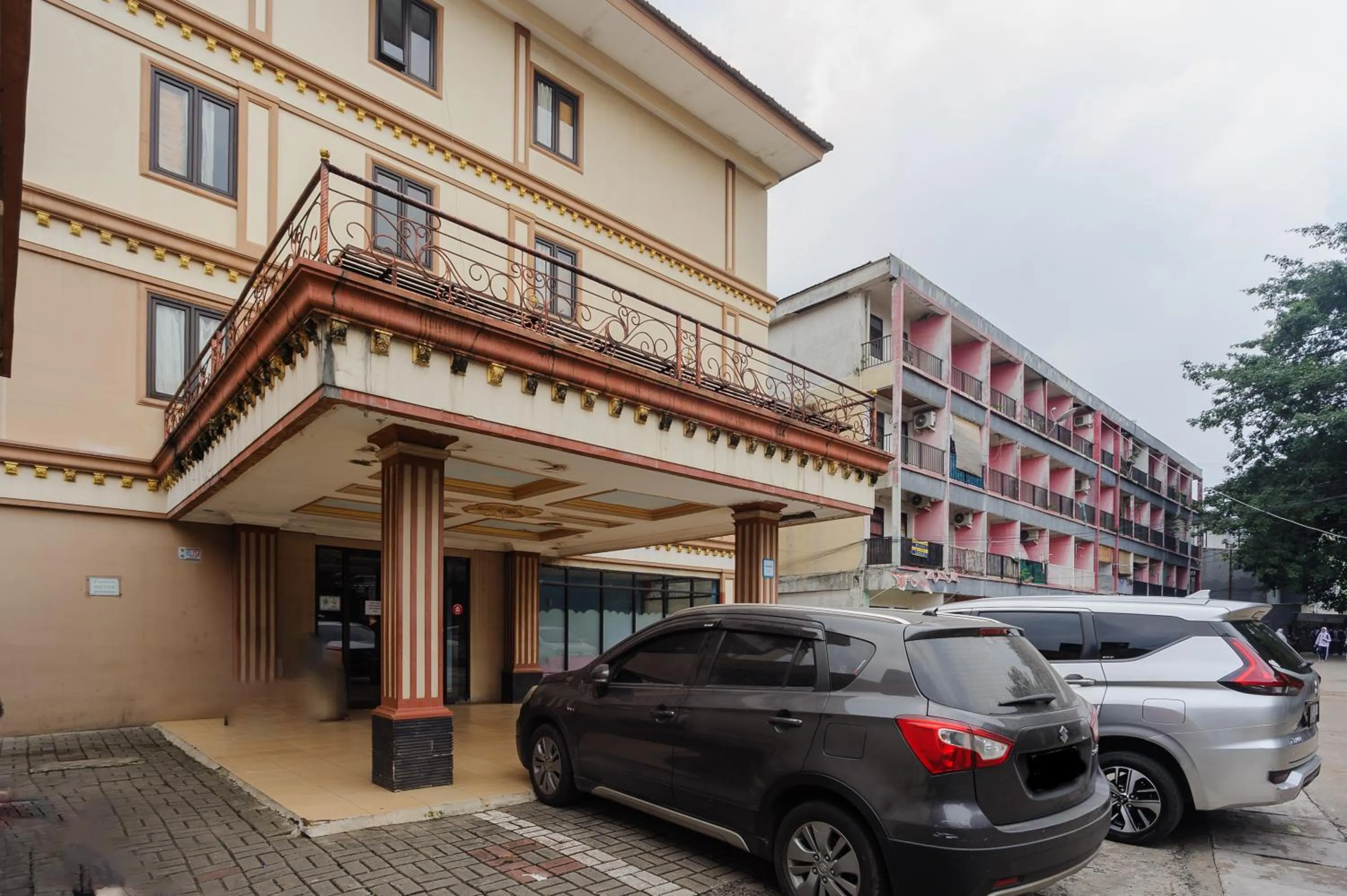 Property building in Super OYO 3747 Comfort Residence
