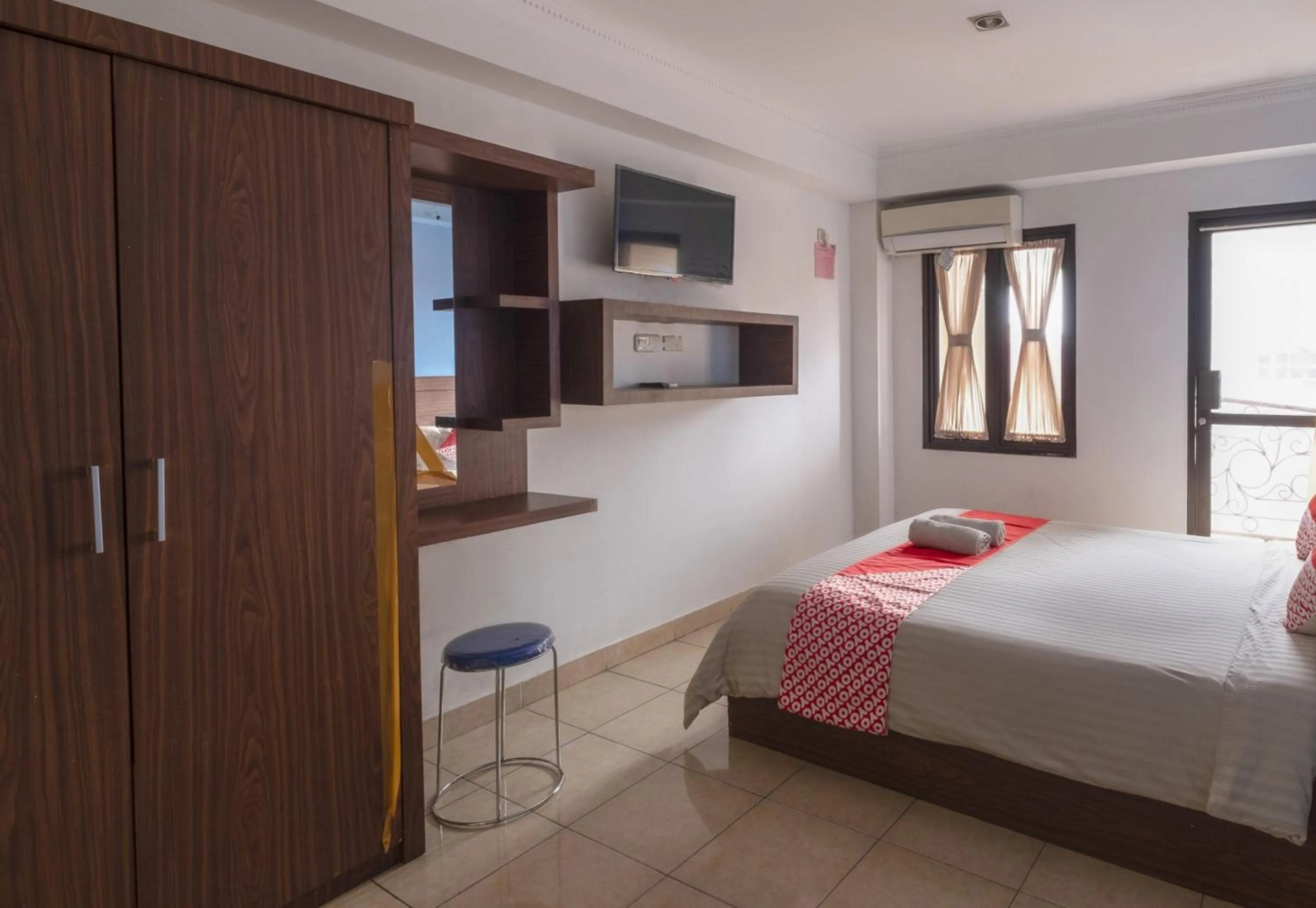 TV and multimedia, Bed in Hotel O Cibubur Near Cibubur Junction Formerly Comfort Residence