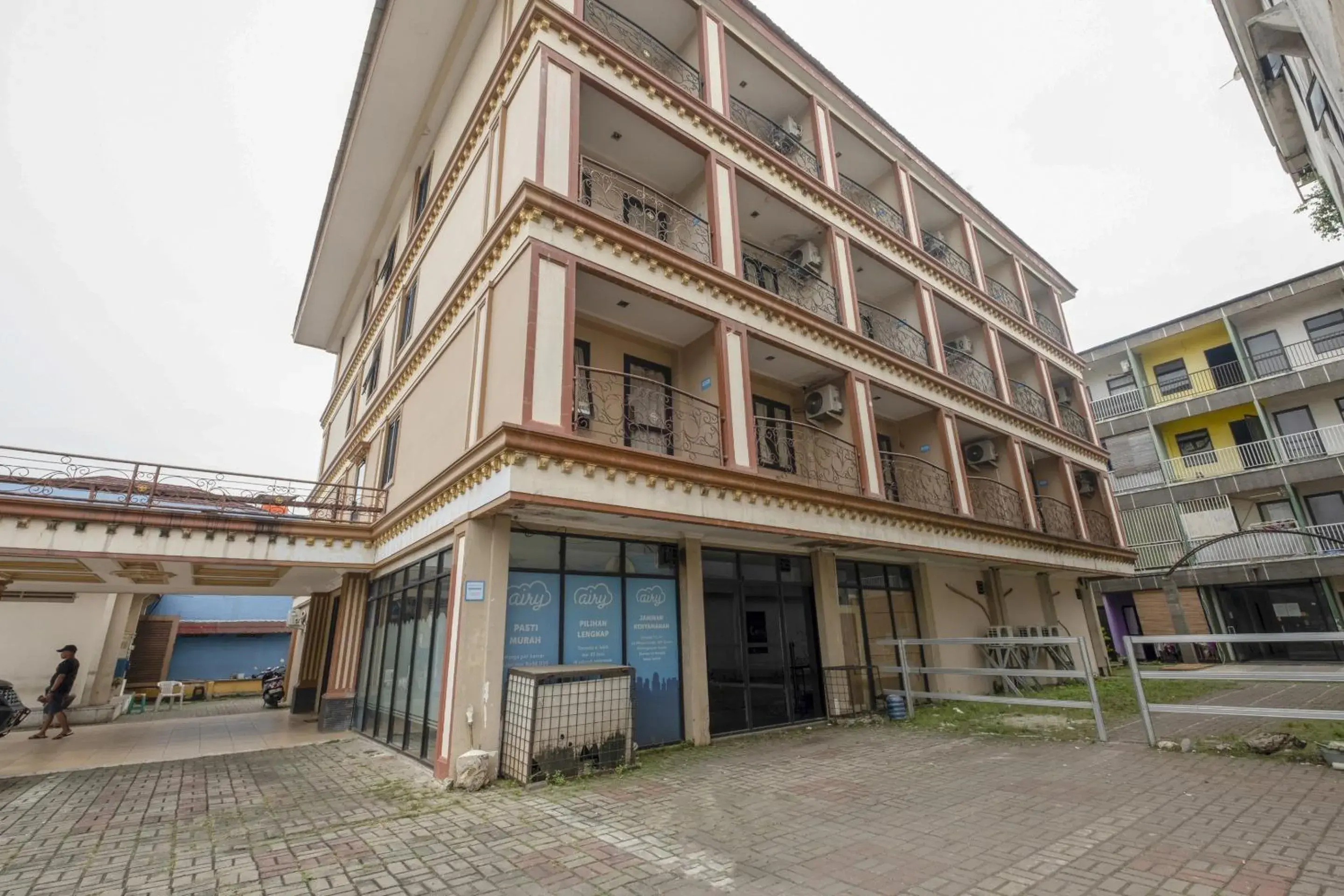 Property building in Hotel O Cibubur Near Cibubur Junction Formerly Comfort Residence Property building in Hotel O Cibubur Near Cibubur Junction Formerly Comfort Residence