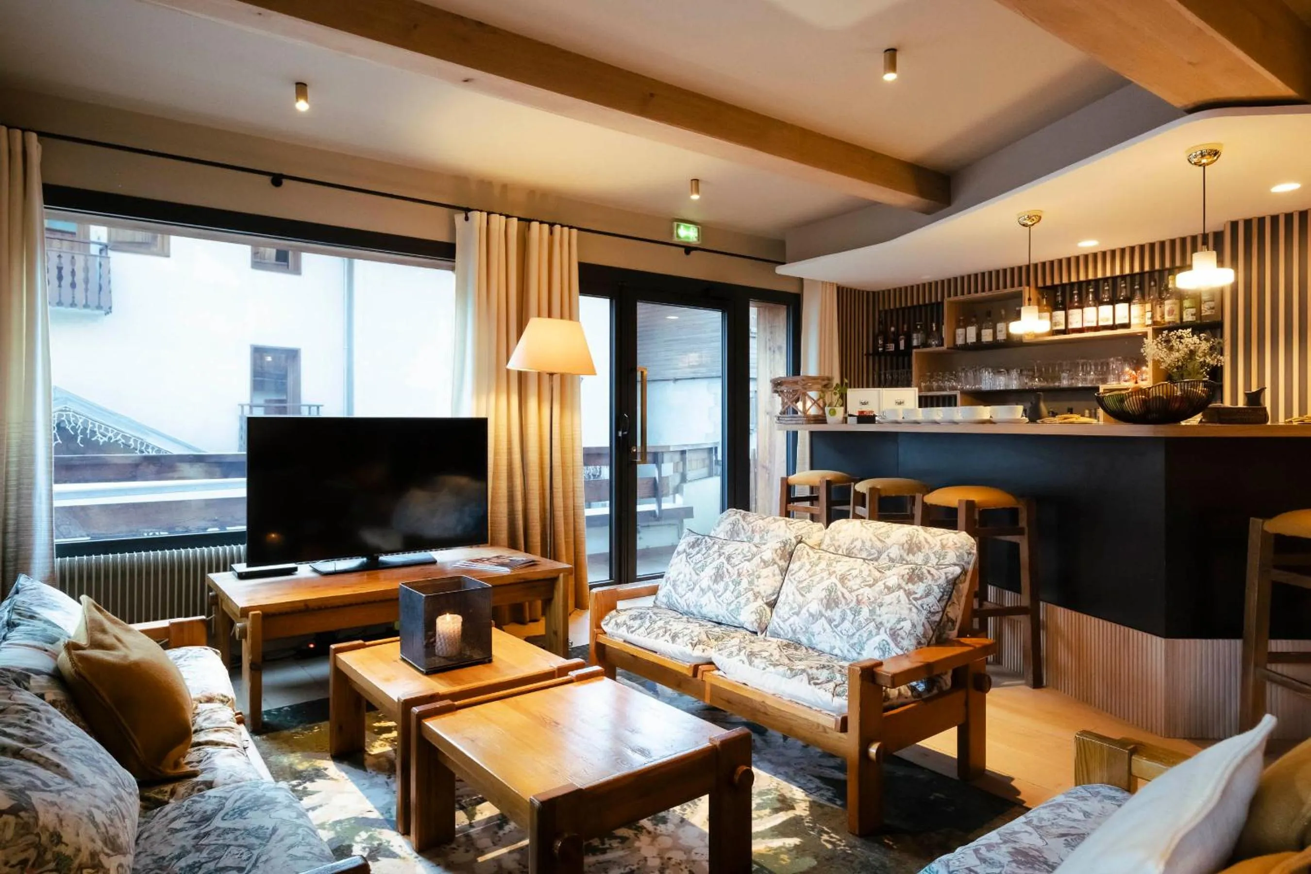 Lounge or bar in Best Western Chalet les Saytels