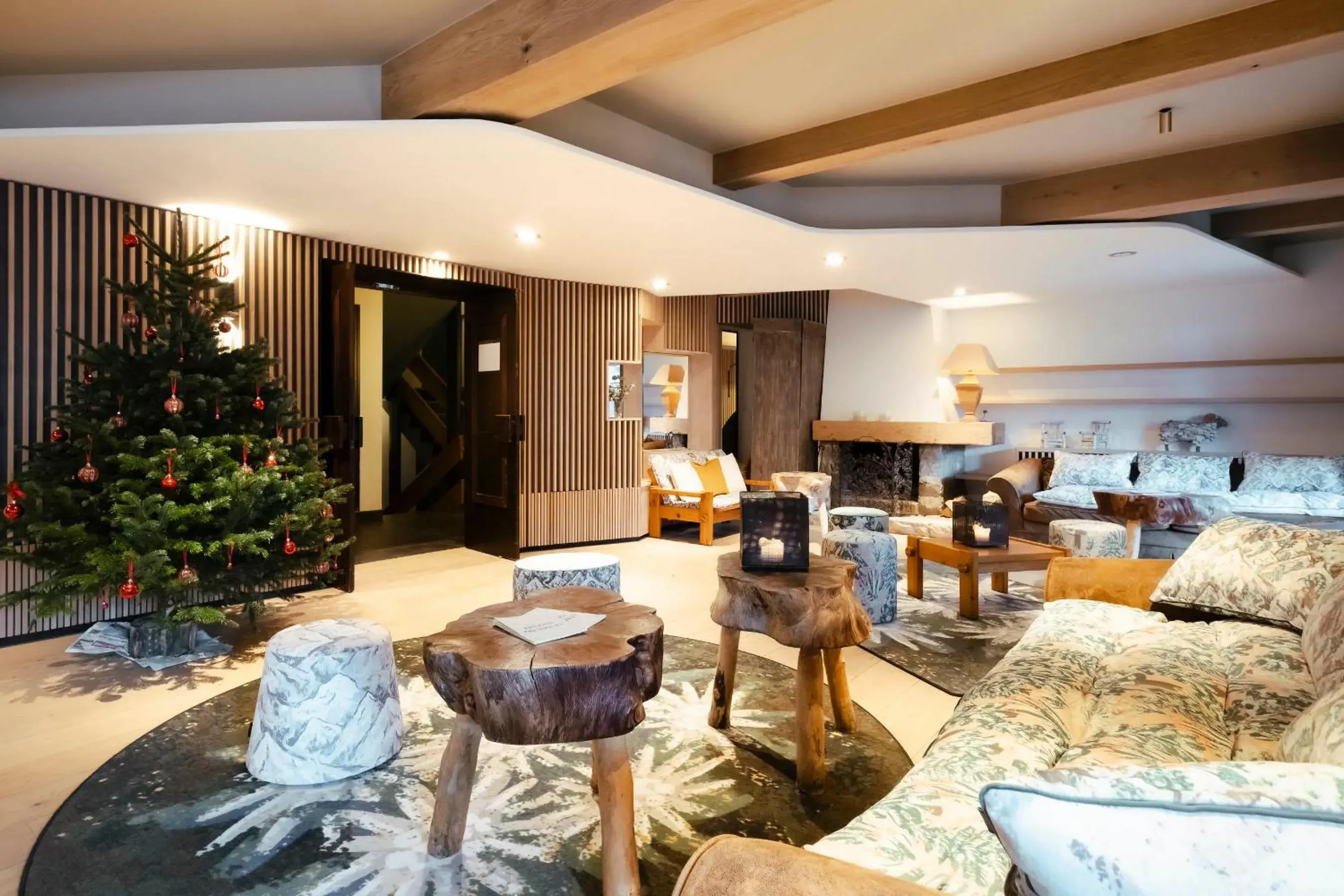 Lounge or bar in Best Western Chalet les Saytels Lounge or bar in Best Western Chalet les Saytels