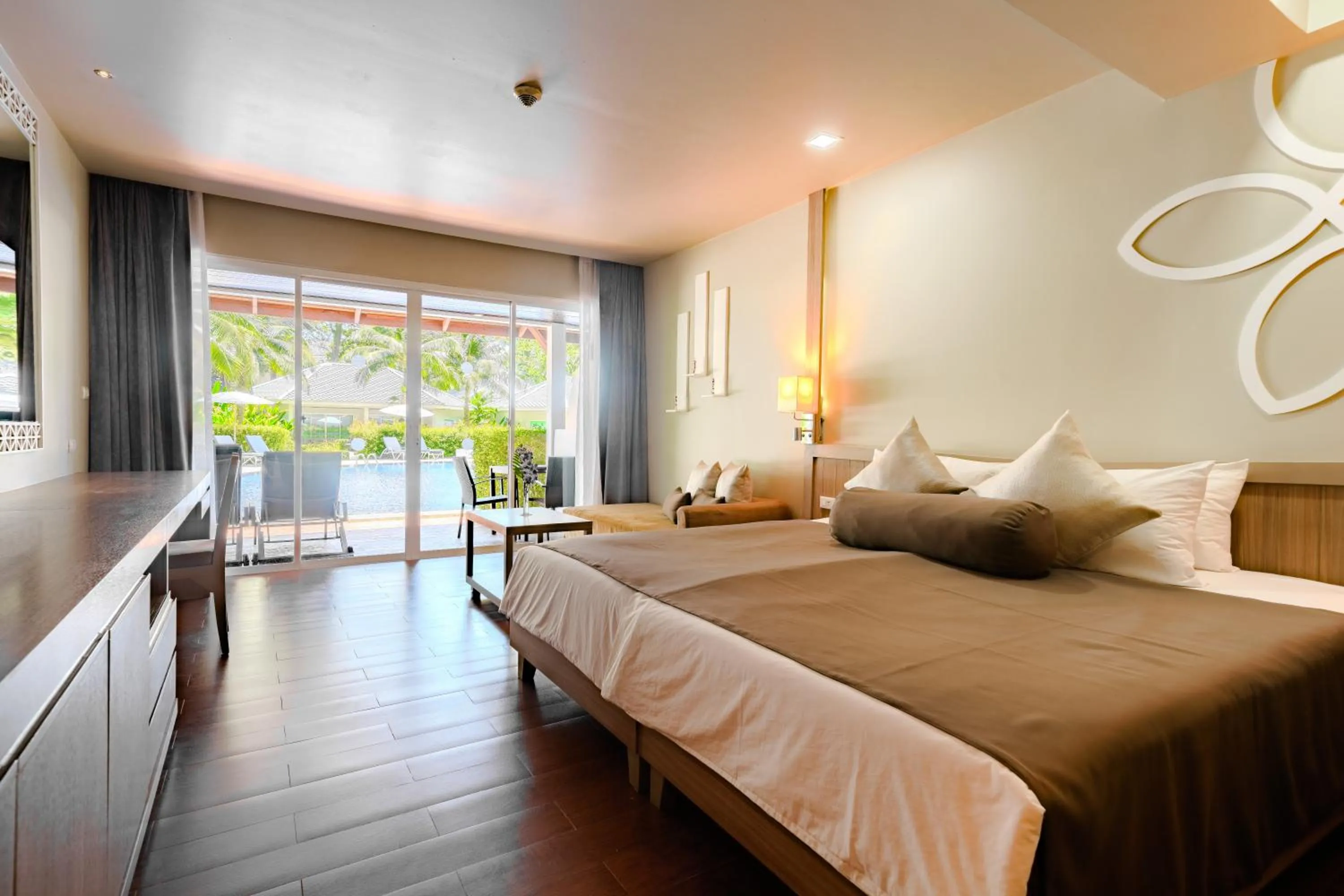 Bedroom, Bed in SENTIDO Khao Lak