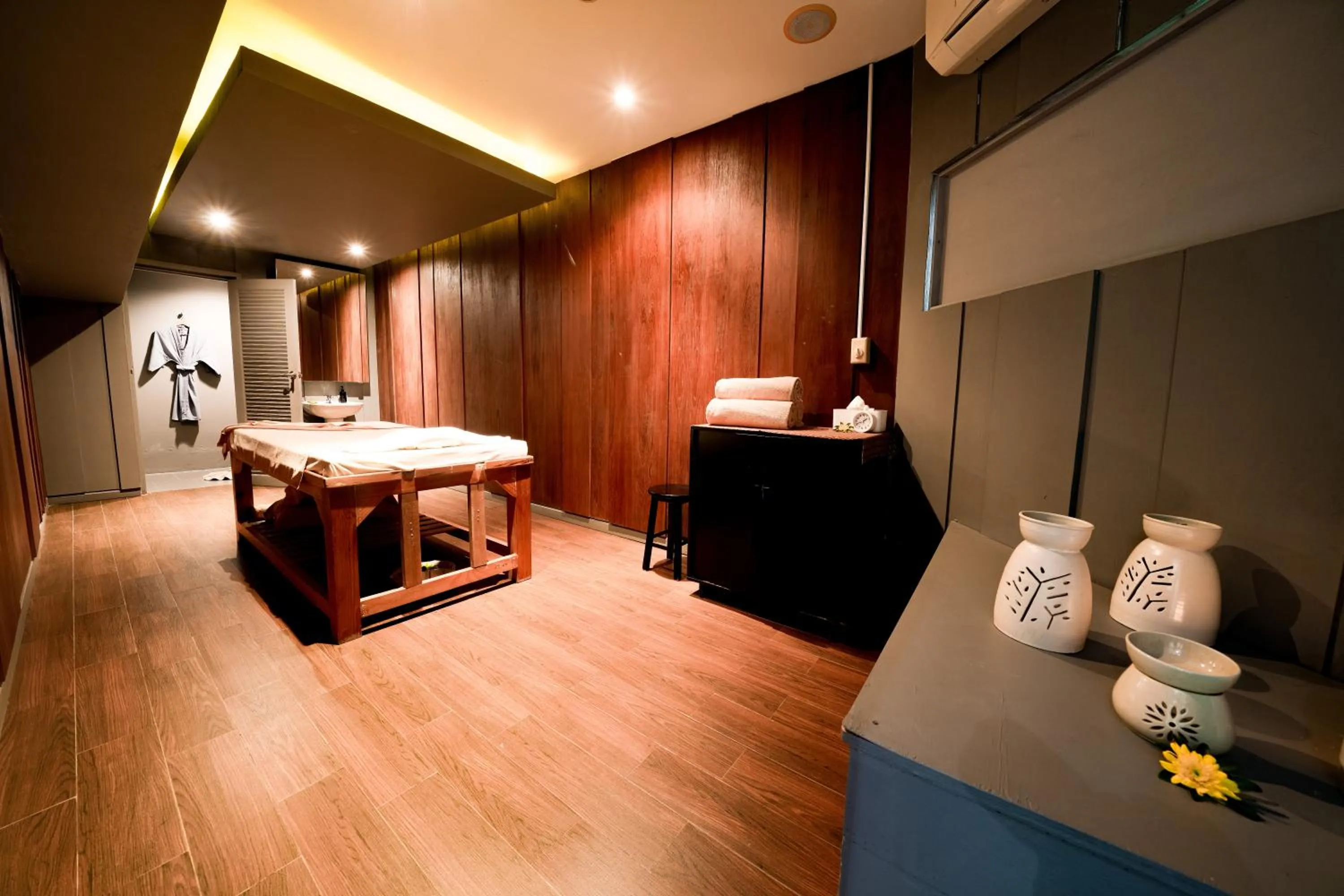 Massage, Bed in SENTIDO Khao Lak